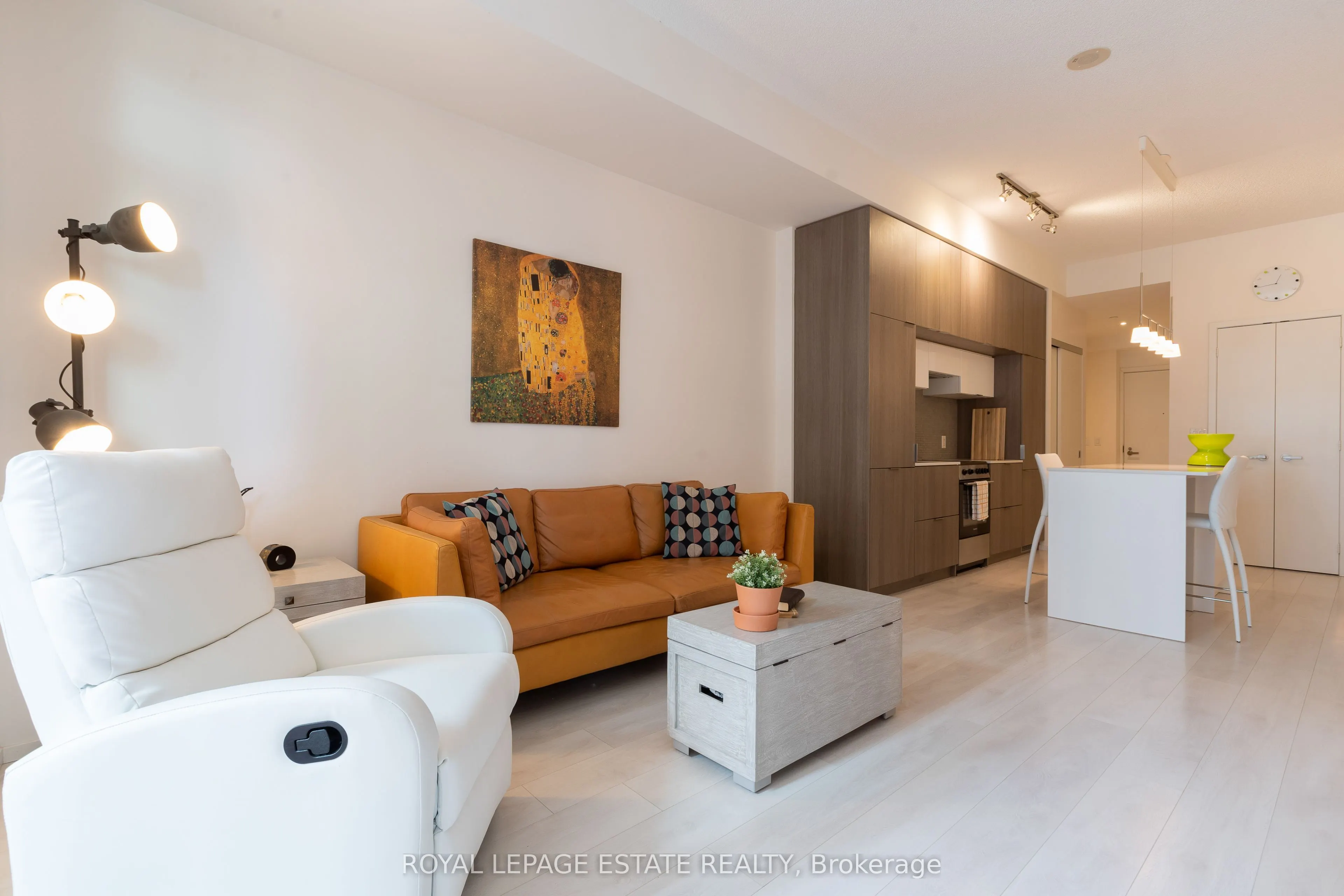 159 Dundas Street E, #404