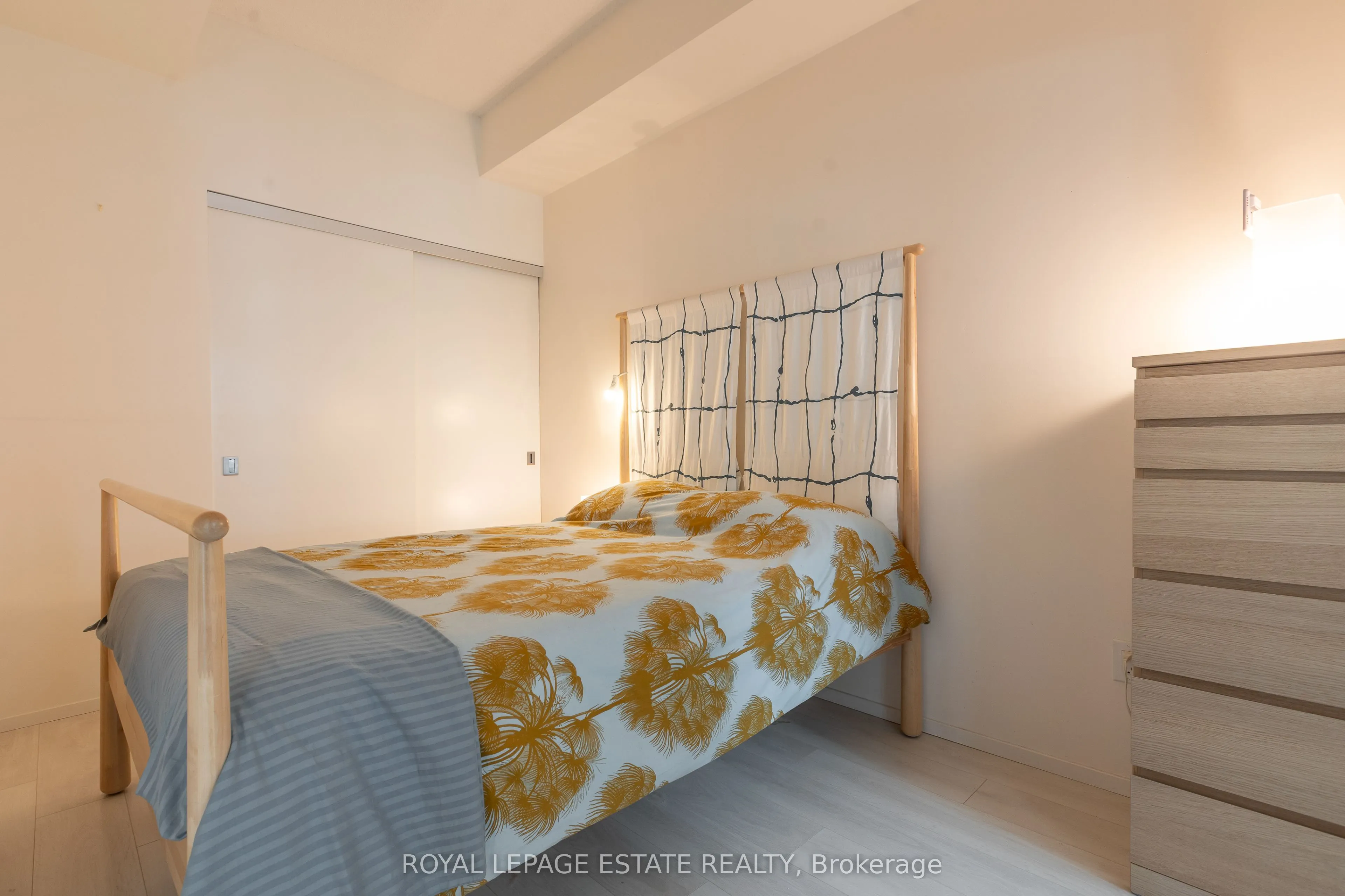 159 Dundas Street E, #404