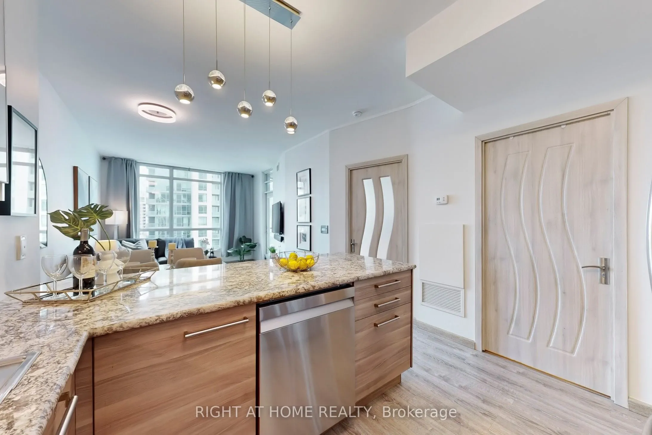 219 Fort York Boulevard, #2205