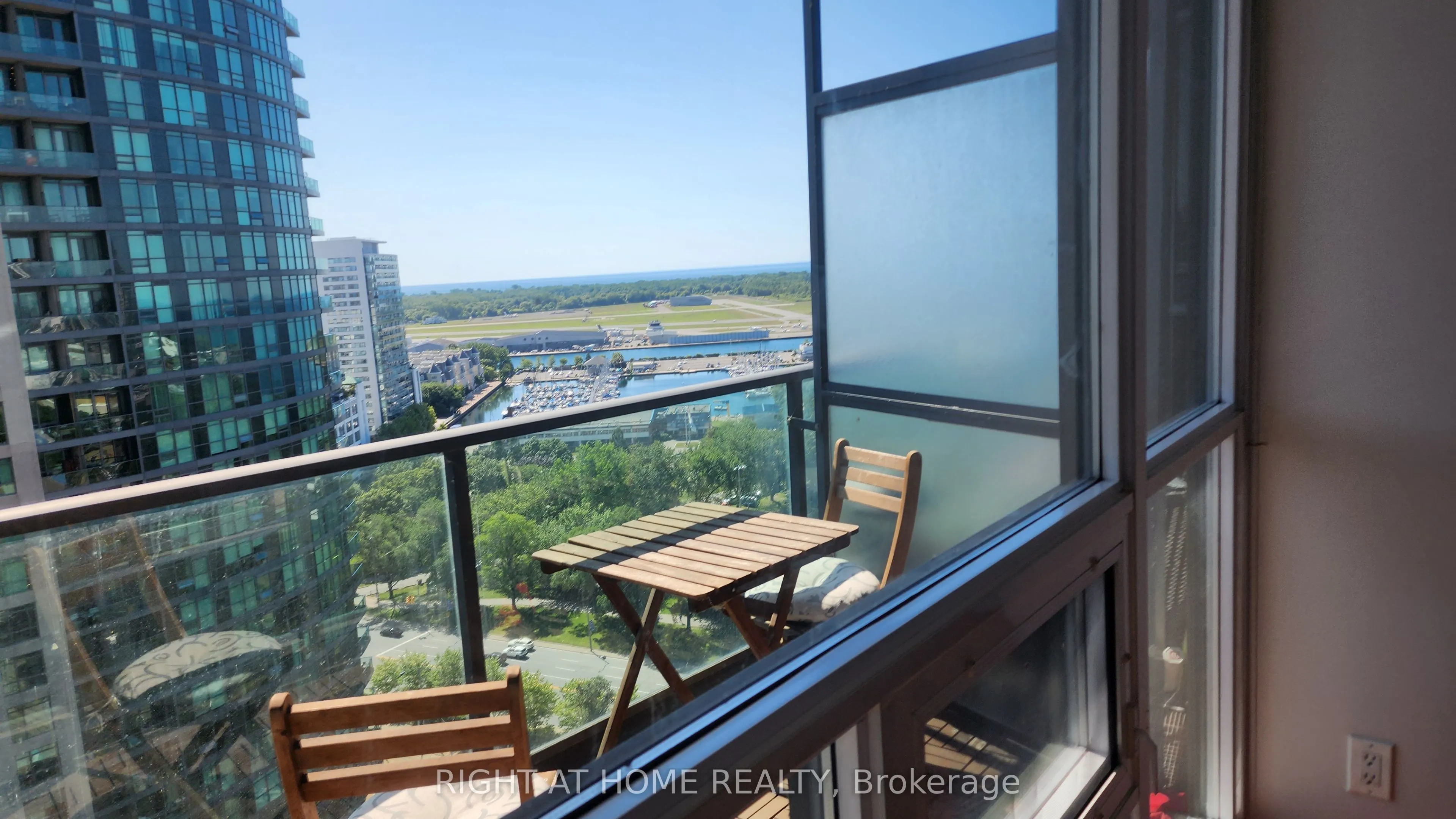 219 Fort York Boulevard, #2205
