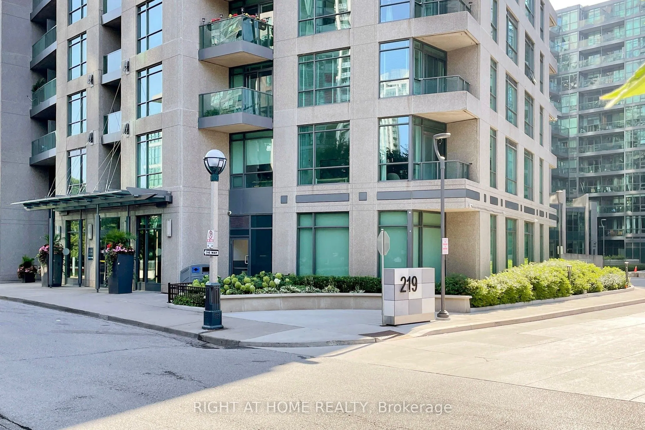 219 Fort York Boulevard, #2205