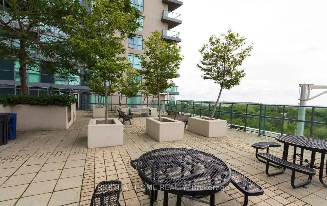 219 Fort York Boulevard, #2205