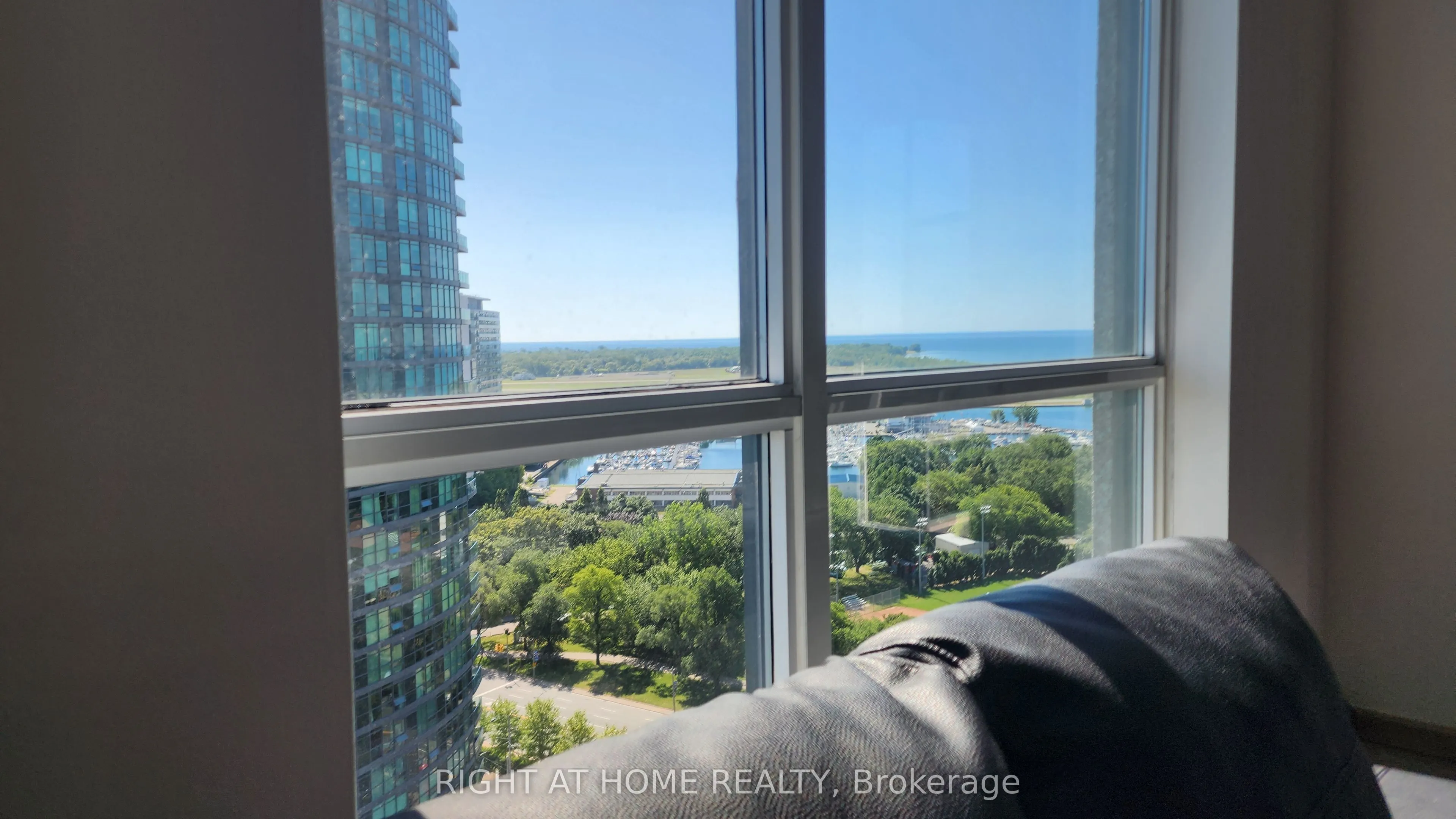 219 Fort York Boulevard, #2205