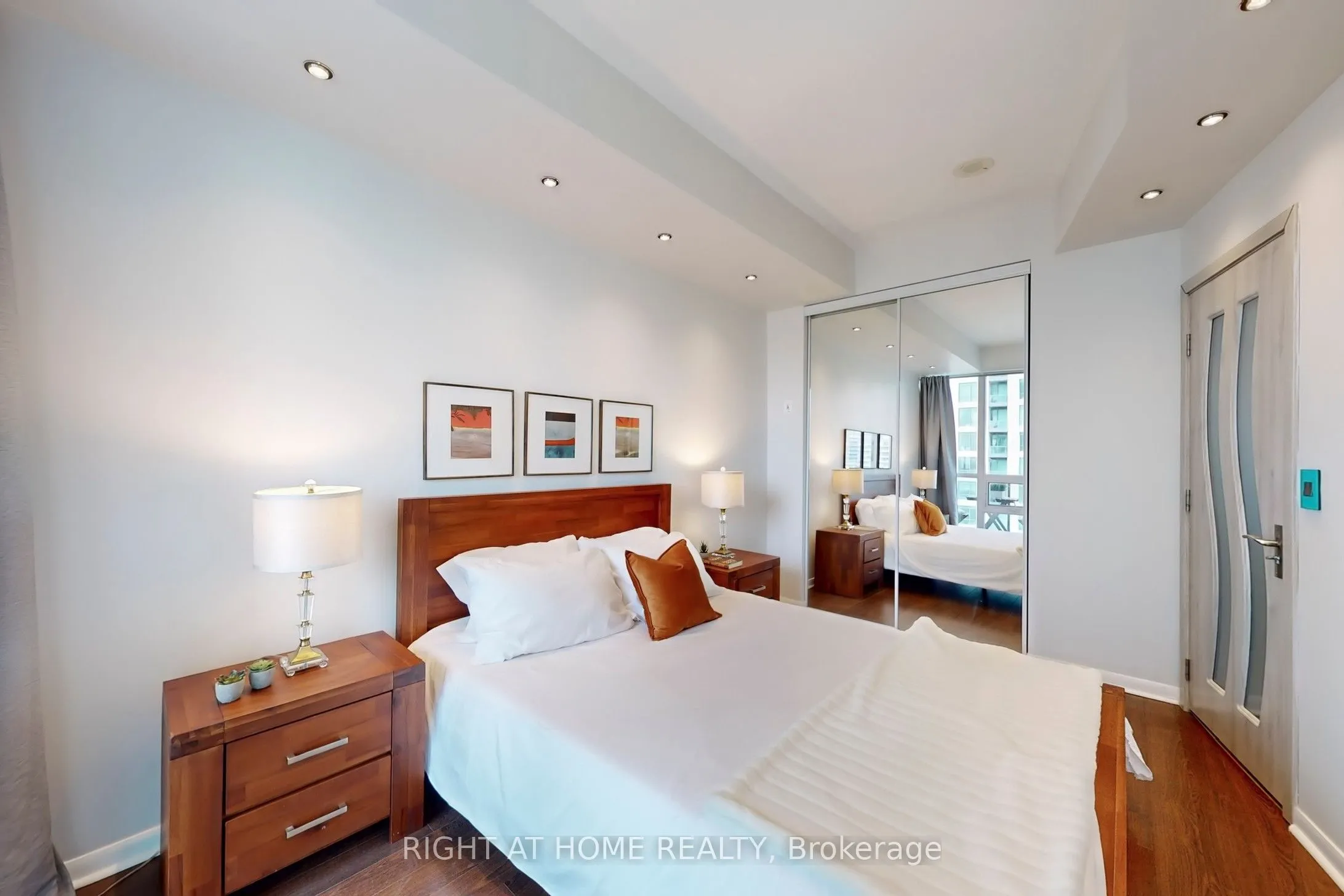 219 Fort York Boulevard, #2205