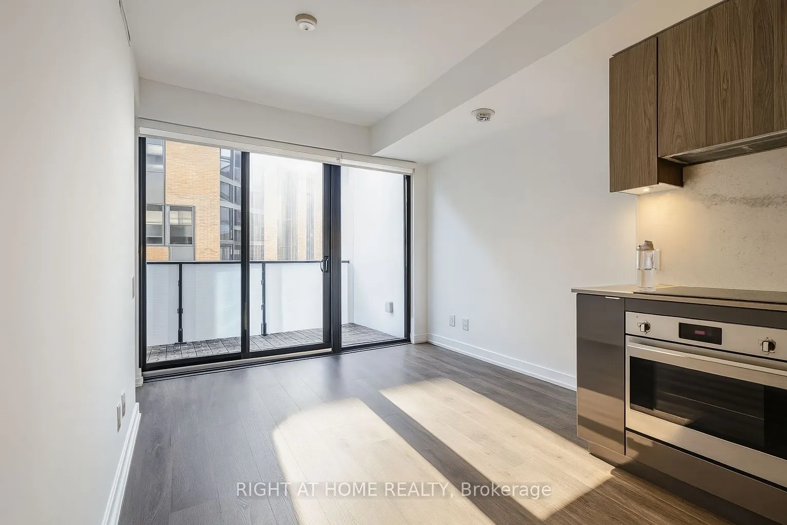 161 Roehampton Avenue, #724