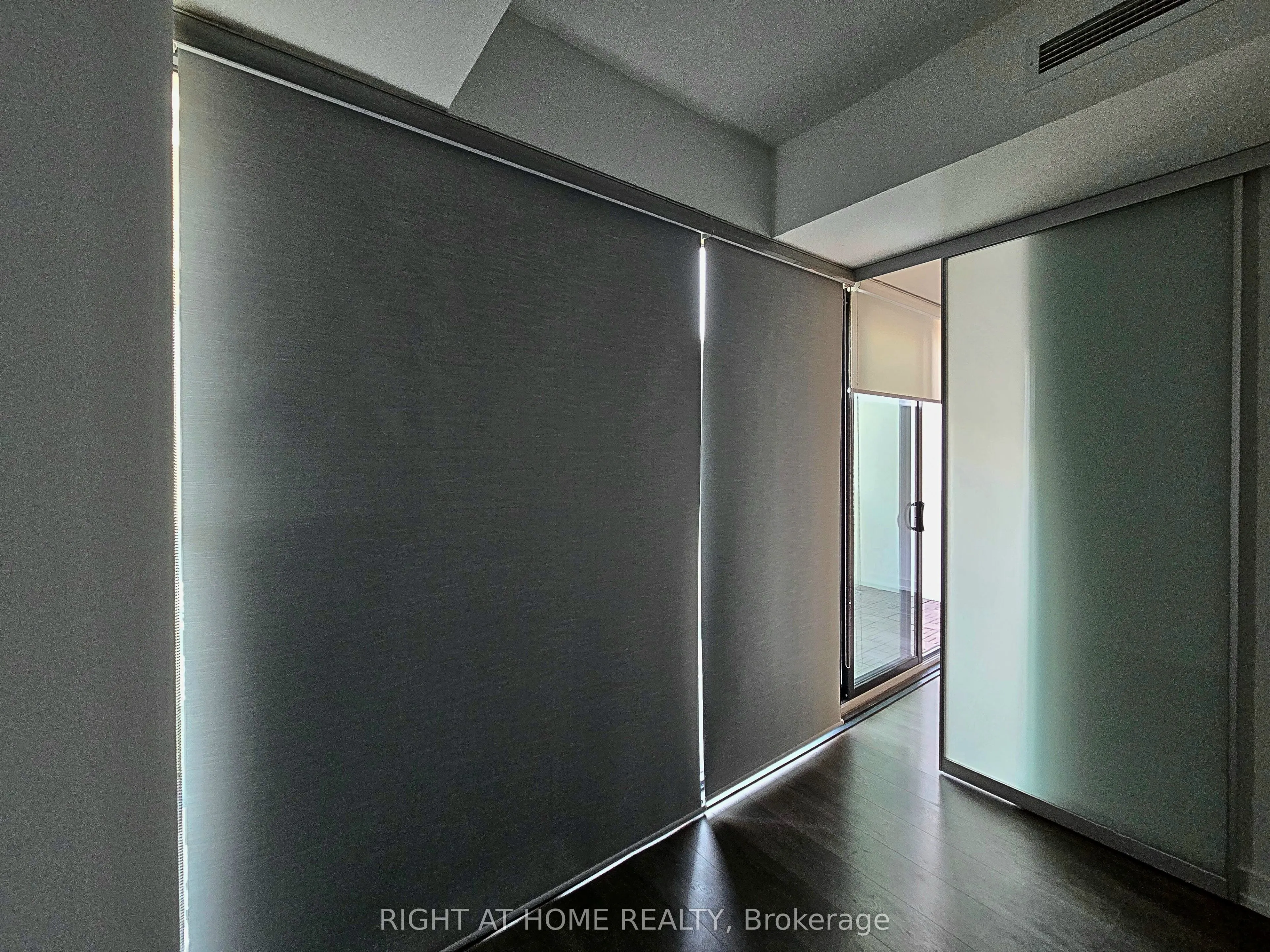 161 Roehampton Avenue, #724