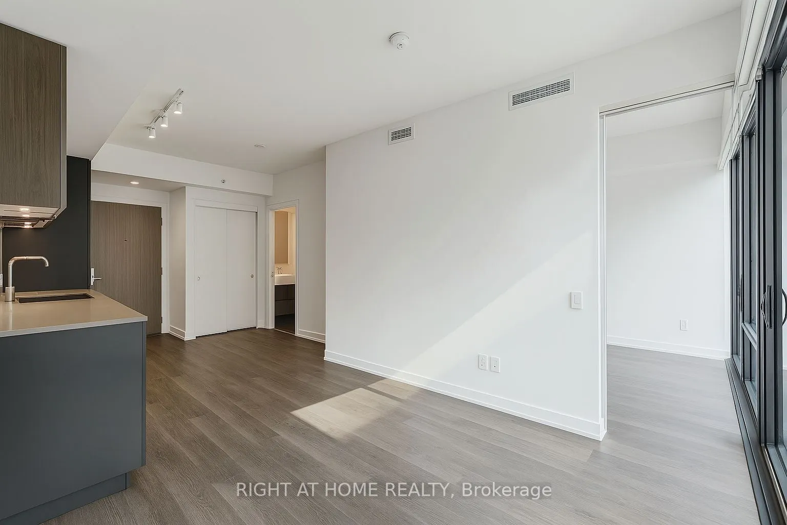 161 Roehampton Avenue, #724