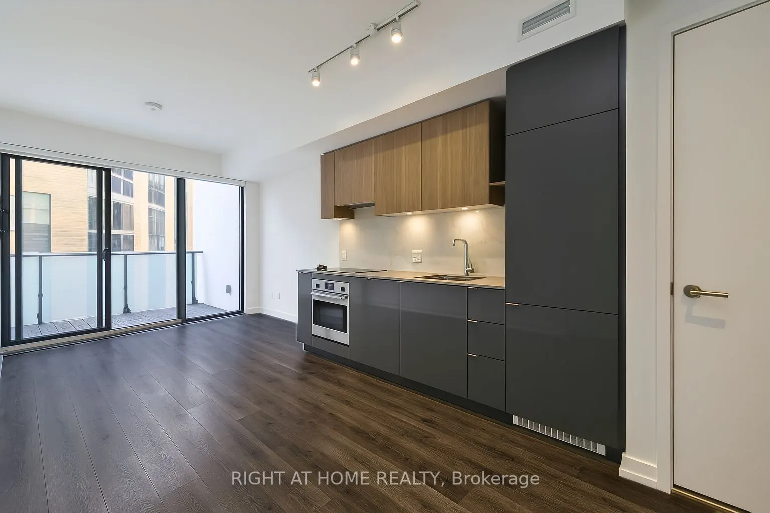 161 Roehampton Avenue, #724
