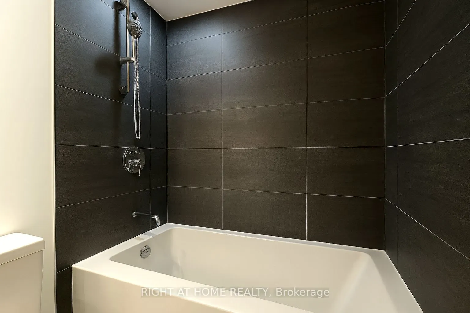 161 Roehampton Avenue, #724