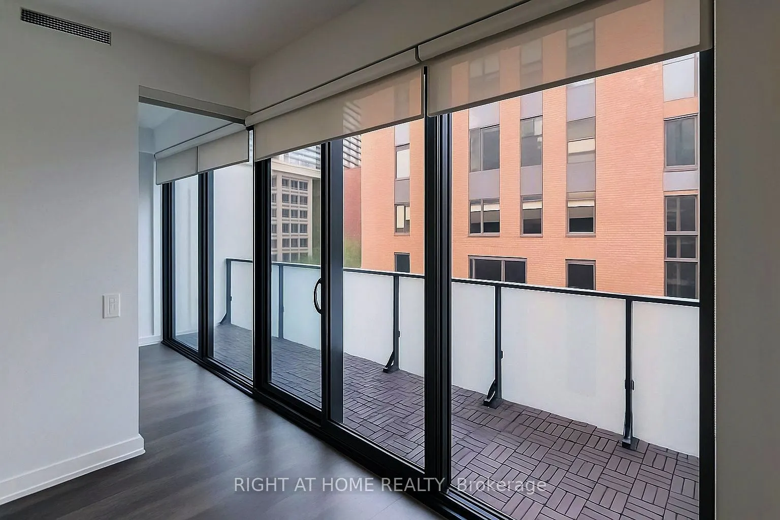 161 Roehampton Avenue, #724