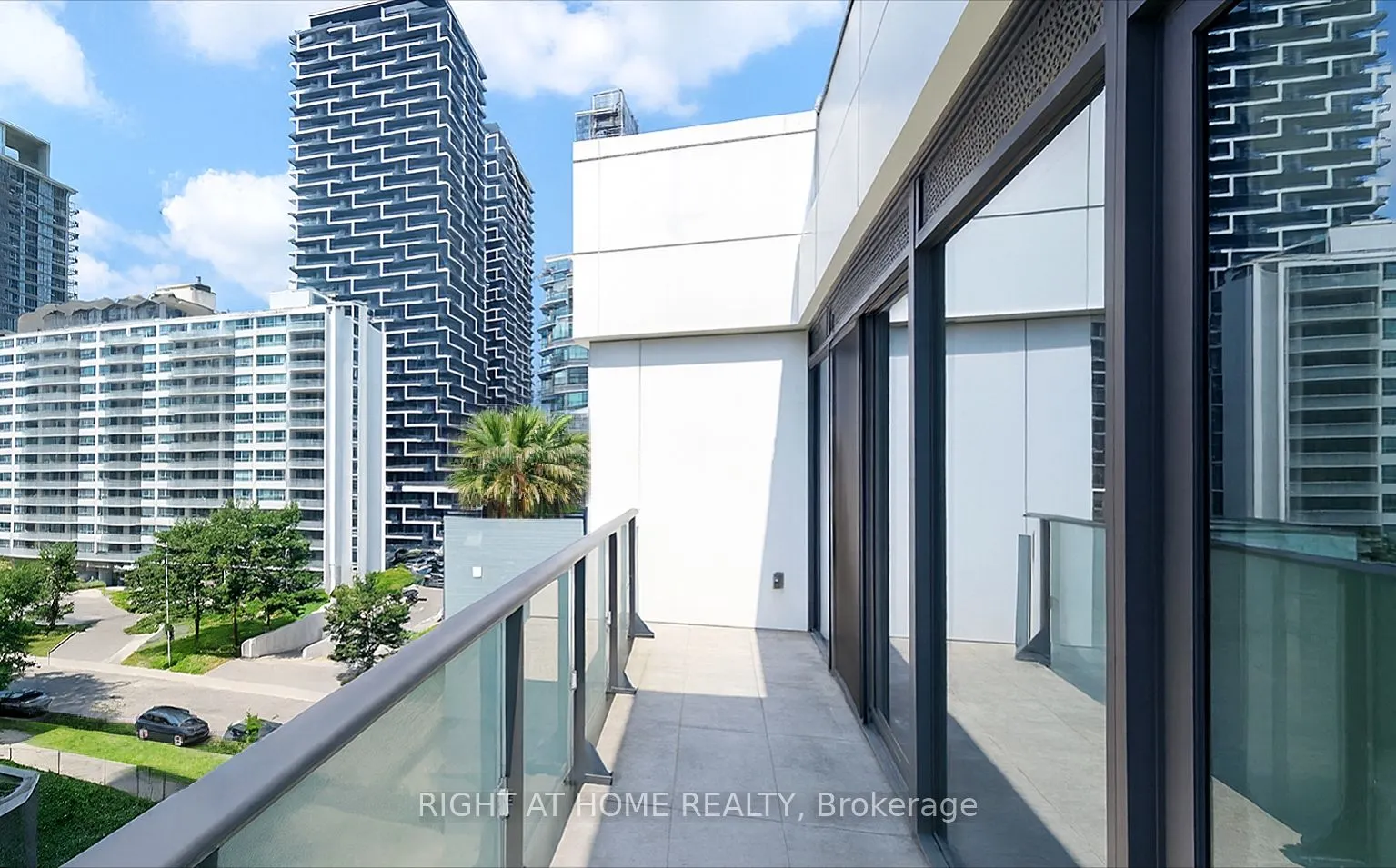 161 Roehampton Avenue, #724