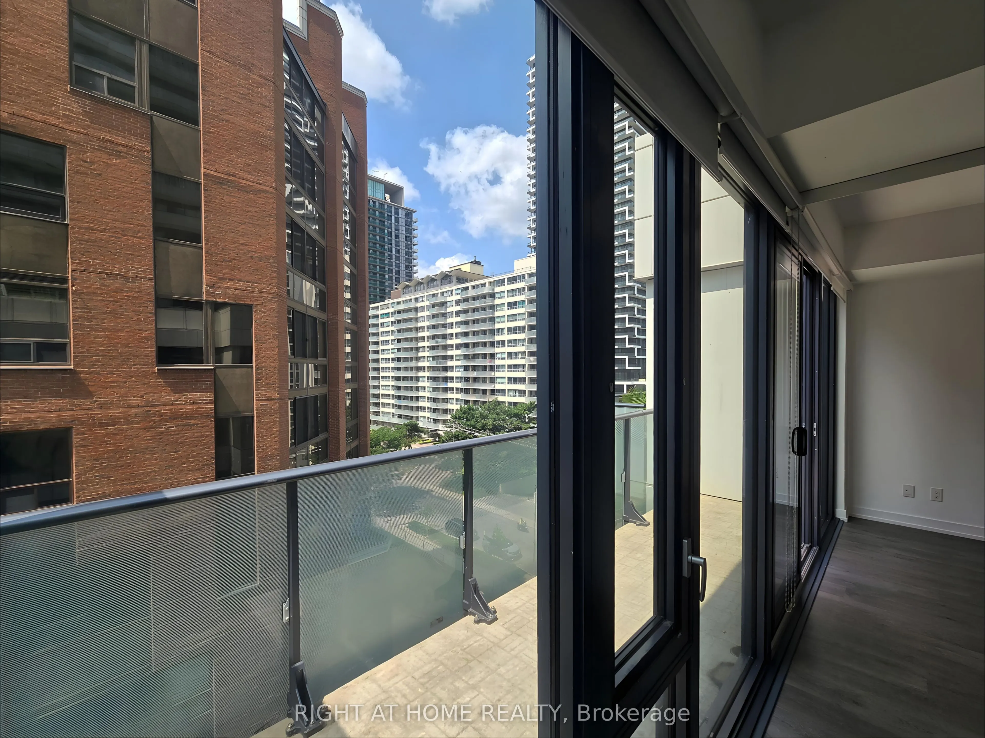 161 Roehampton Avenue, #724