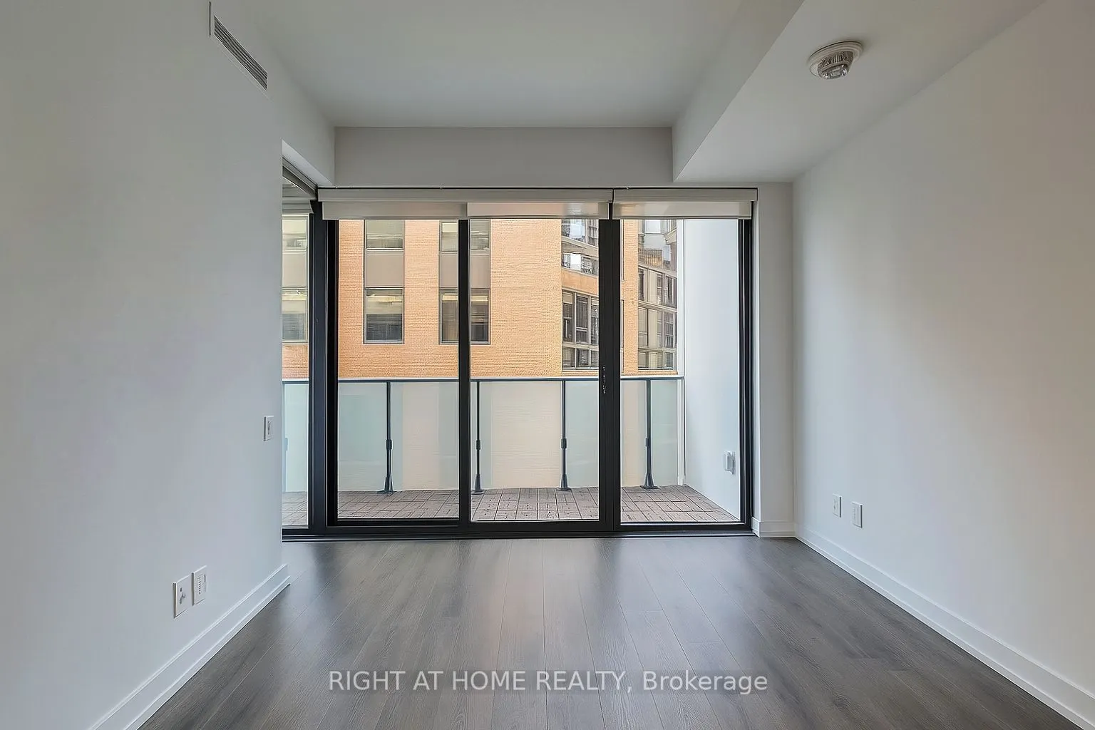 161 Roehampton Avenue, #724