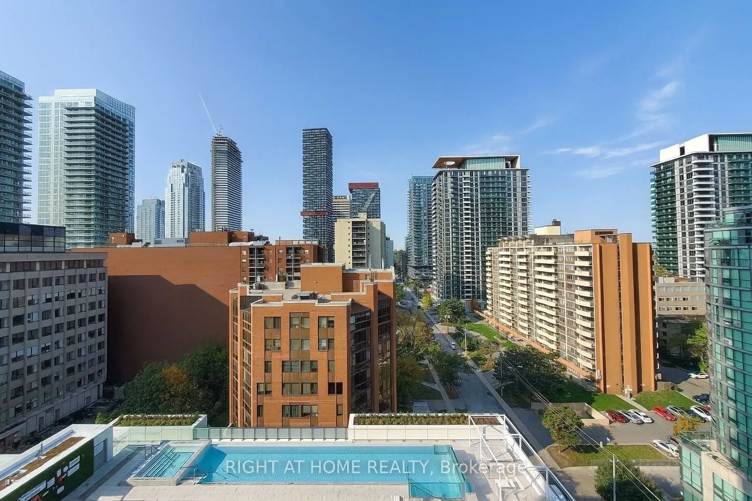 161 Roehampton Avenue, #724