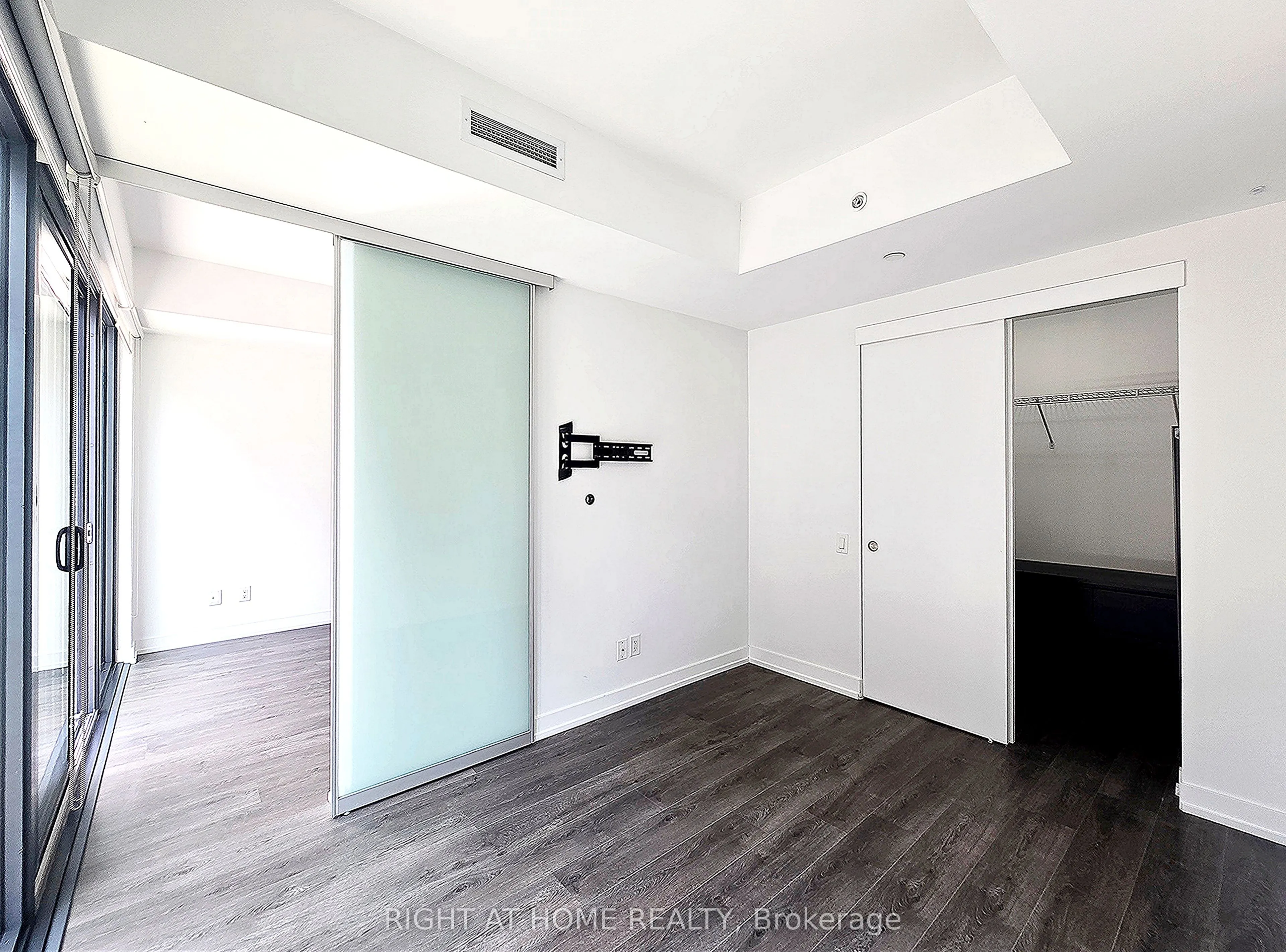 161 Roehampton Avenue, #724