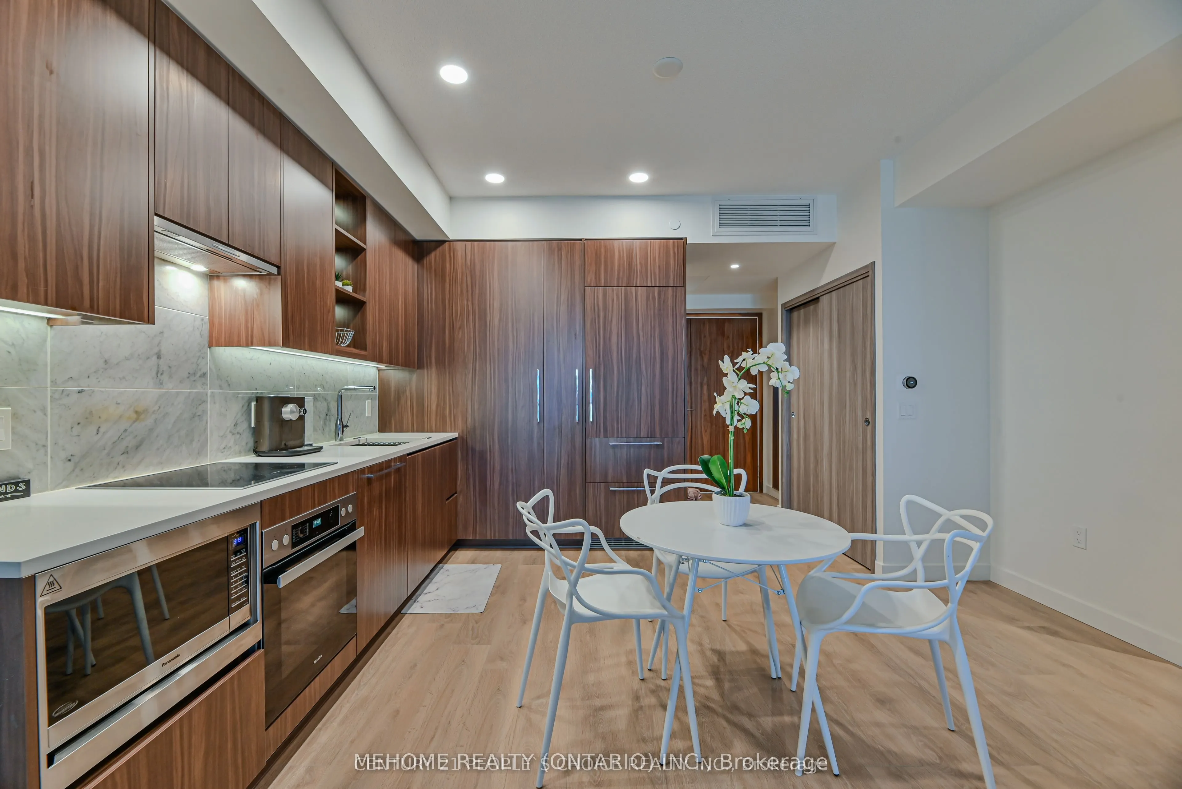 85 McMahon Drive, #3509