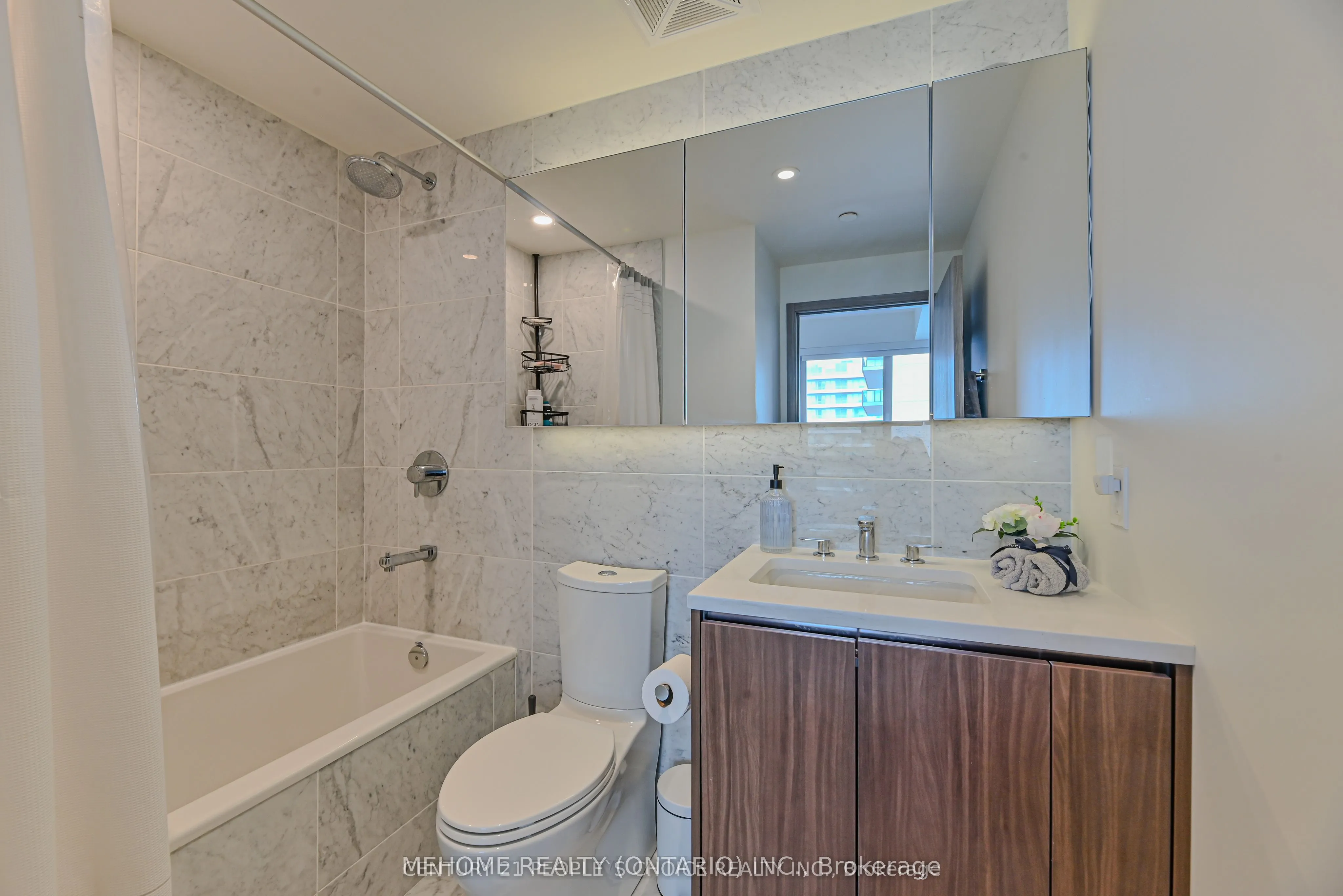85 McMahon Drive, #3509