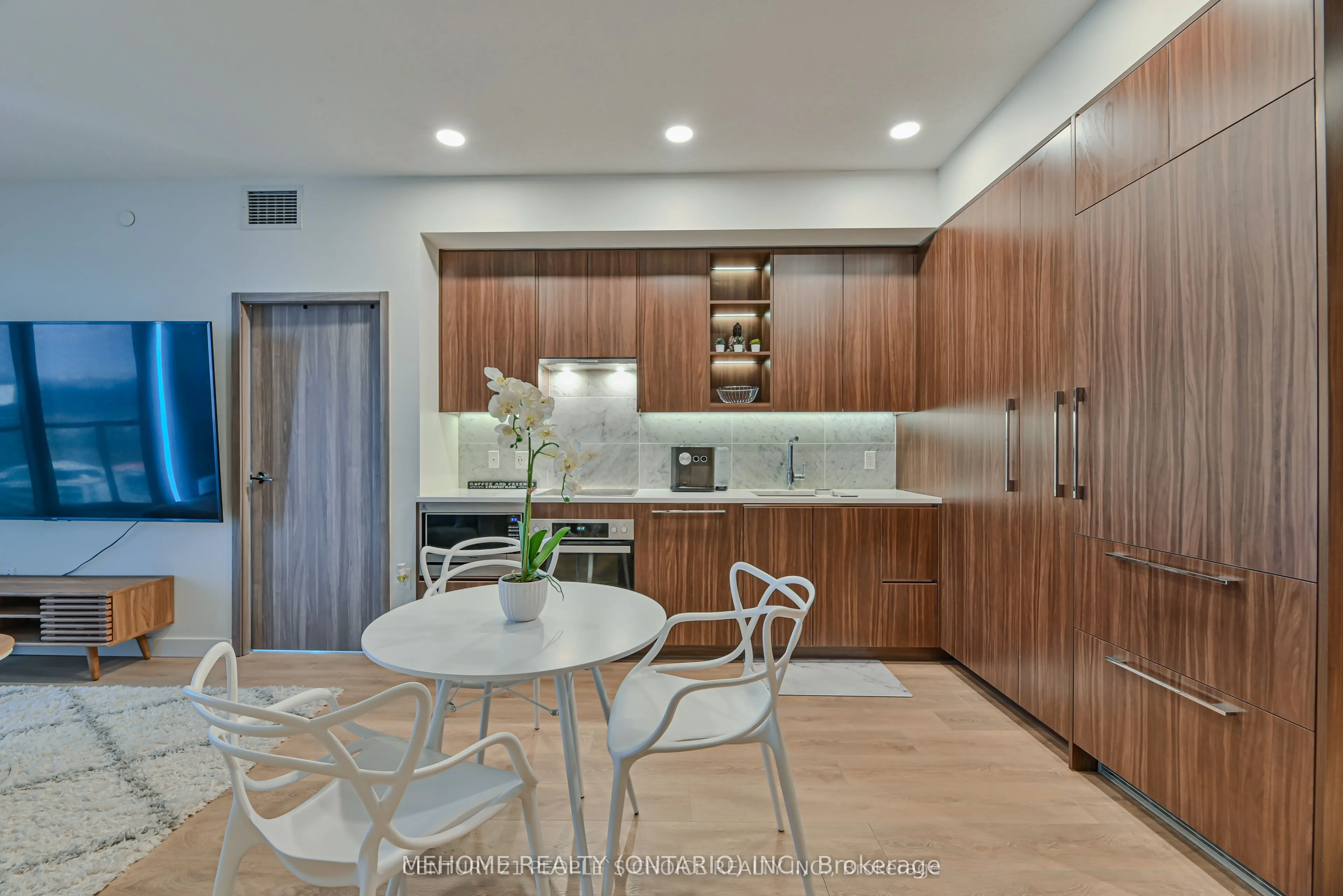 85 McMahon Drive, #3509