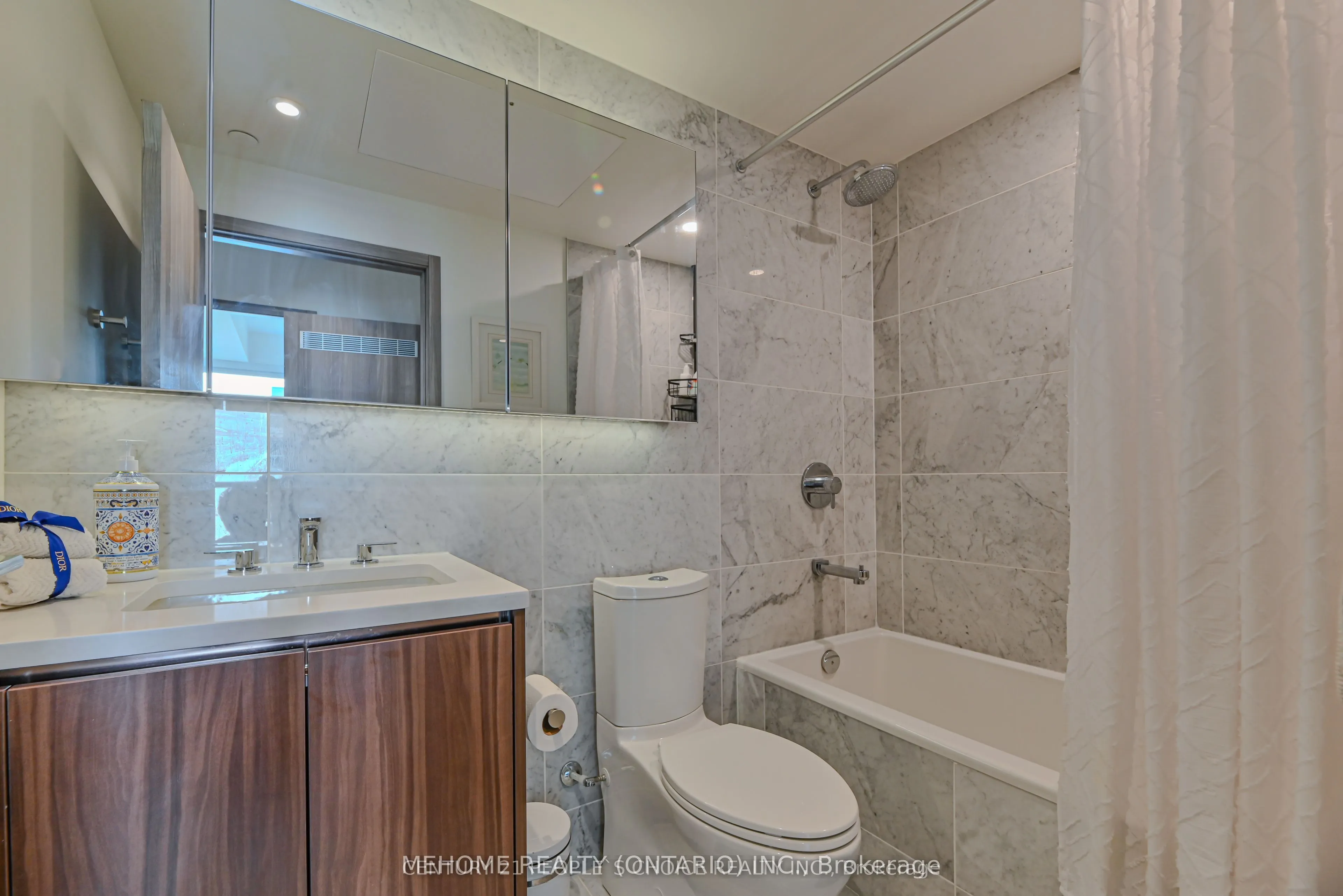 85 McMahon Drive, #3509