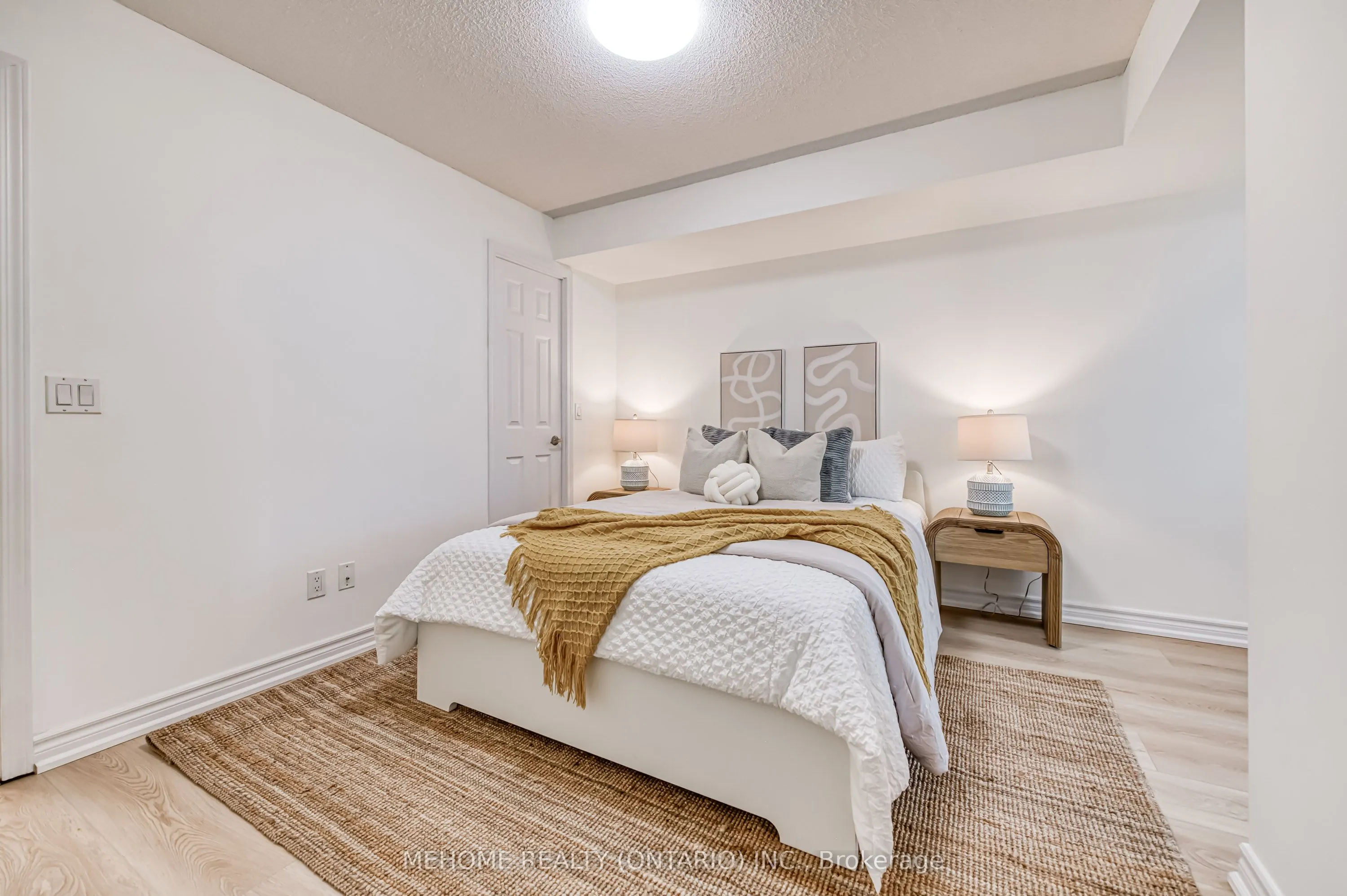 19 Grand Trunk Crescent, #702