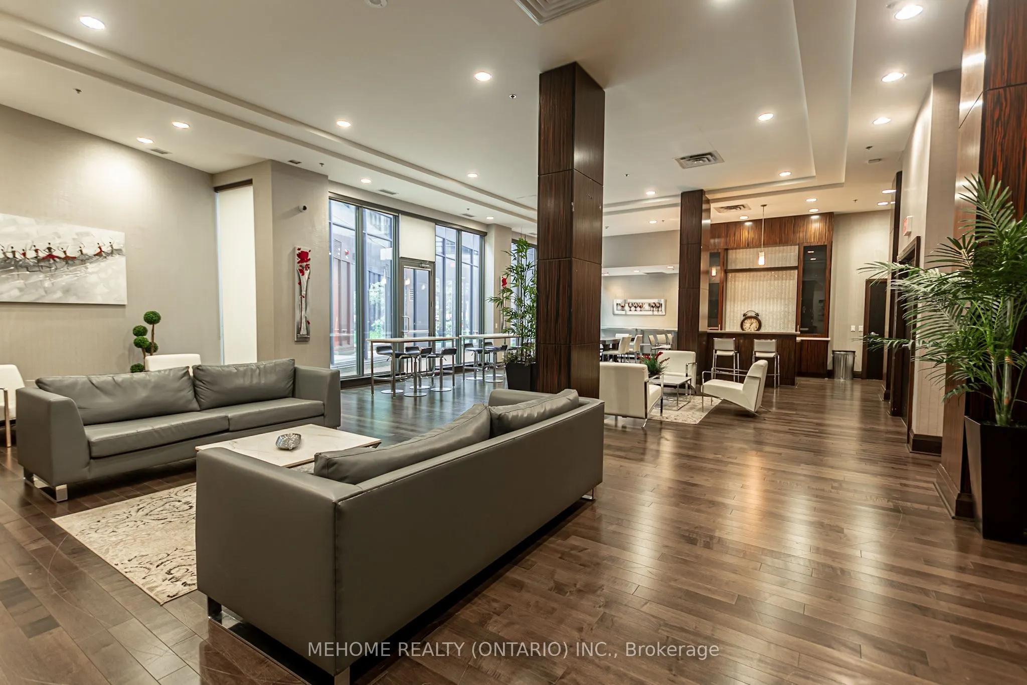 19 Grand Trunk Crescent, #702