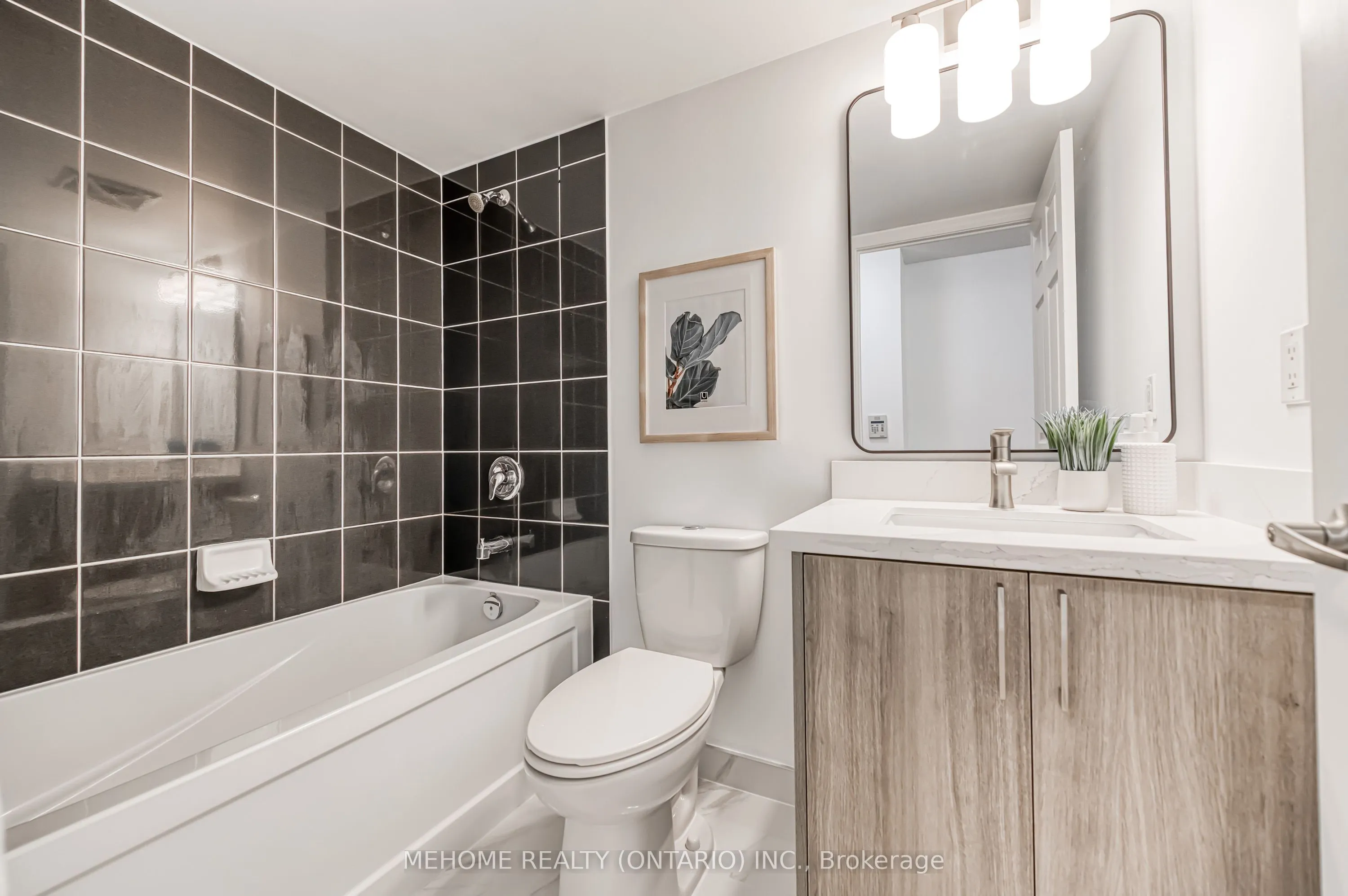 19 Grand Trunk Crescent, #702