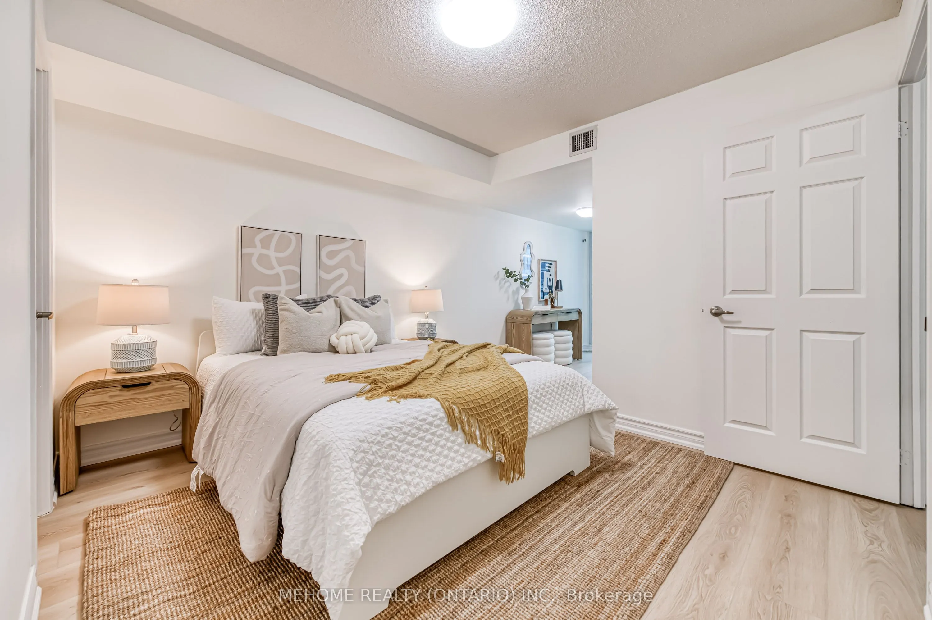 19 Grand Trunk Crescent, #702