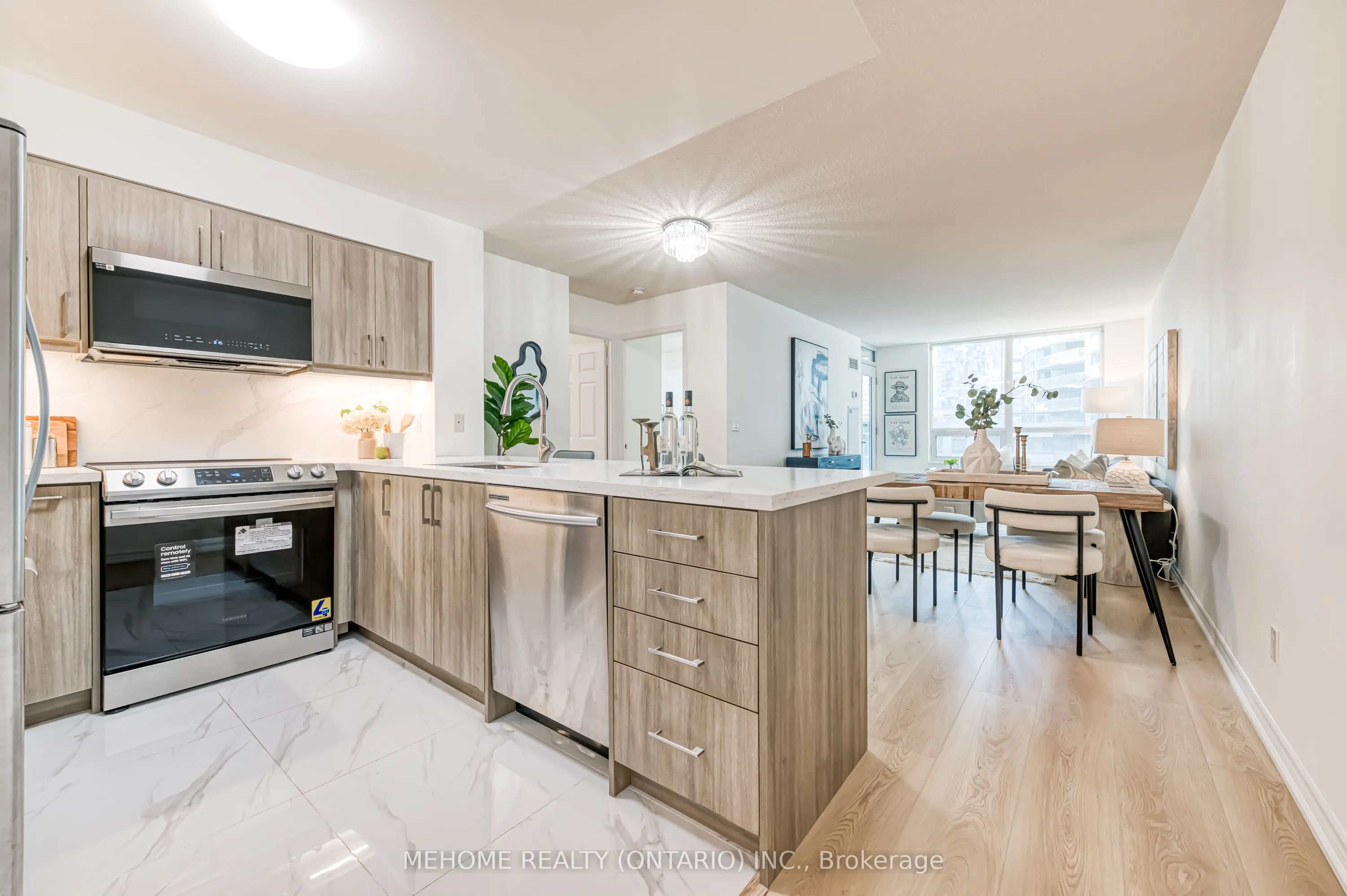 19 Grand Trunk Crescent, #702