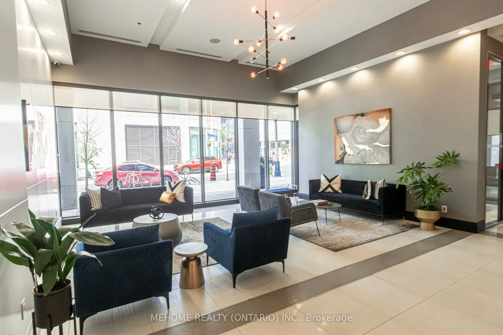 19 Grand Trunk Crescent, #702