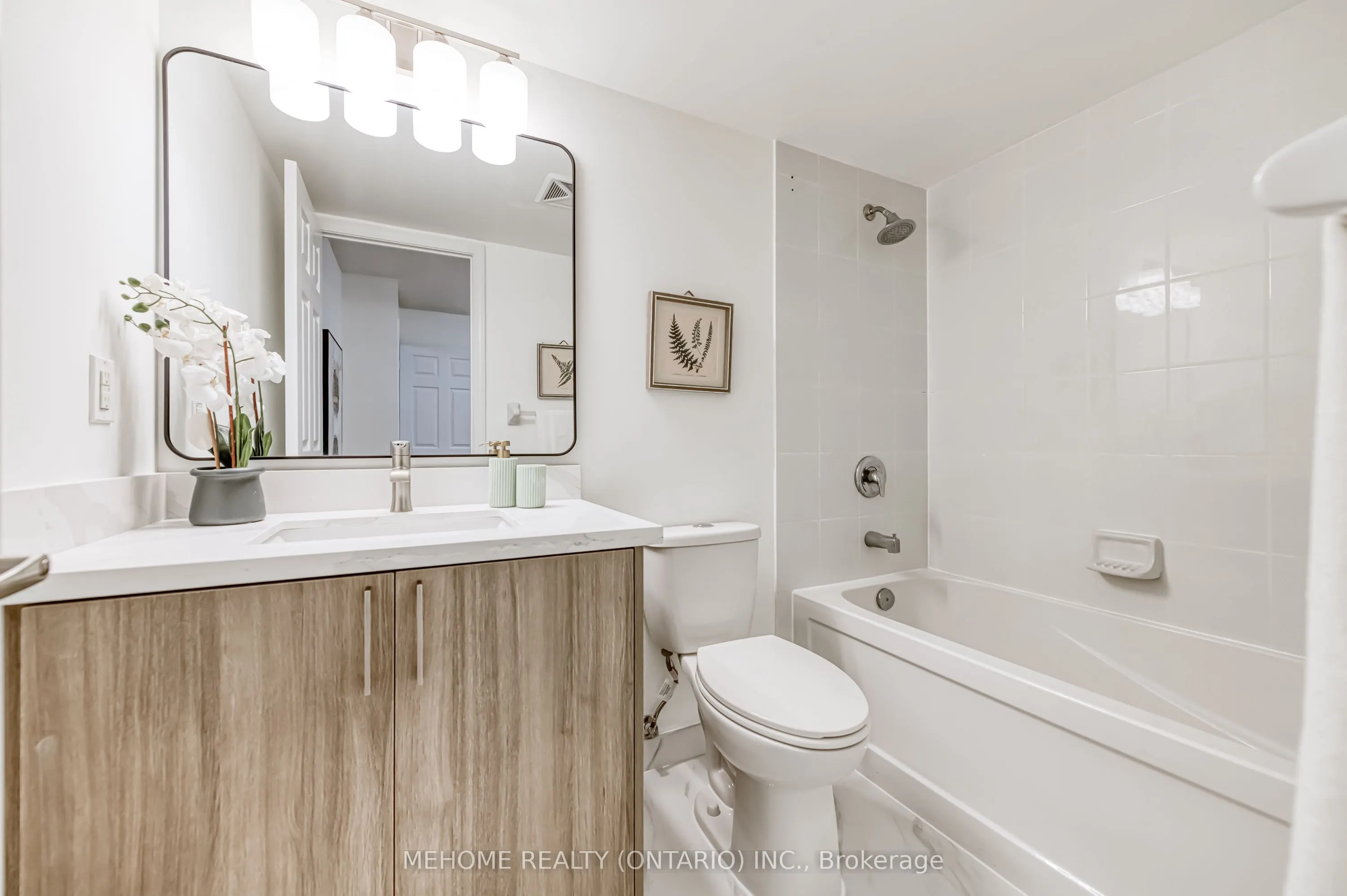 19 Grand Trunk Crescent, #702