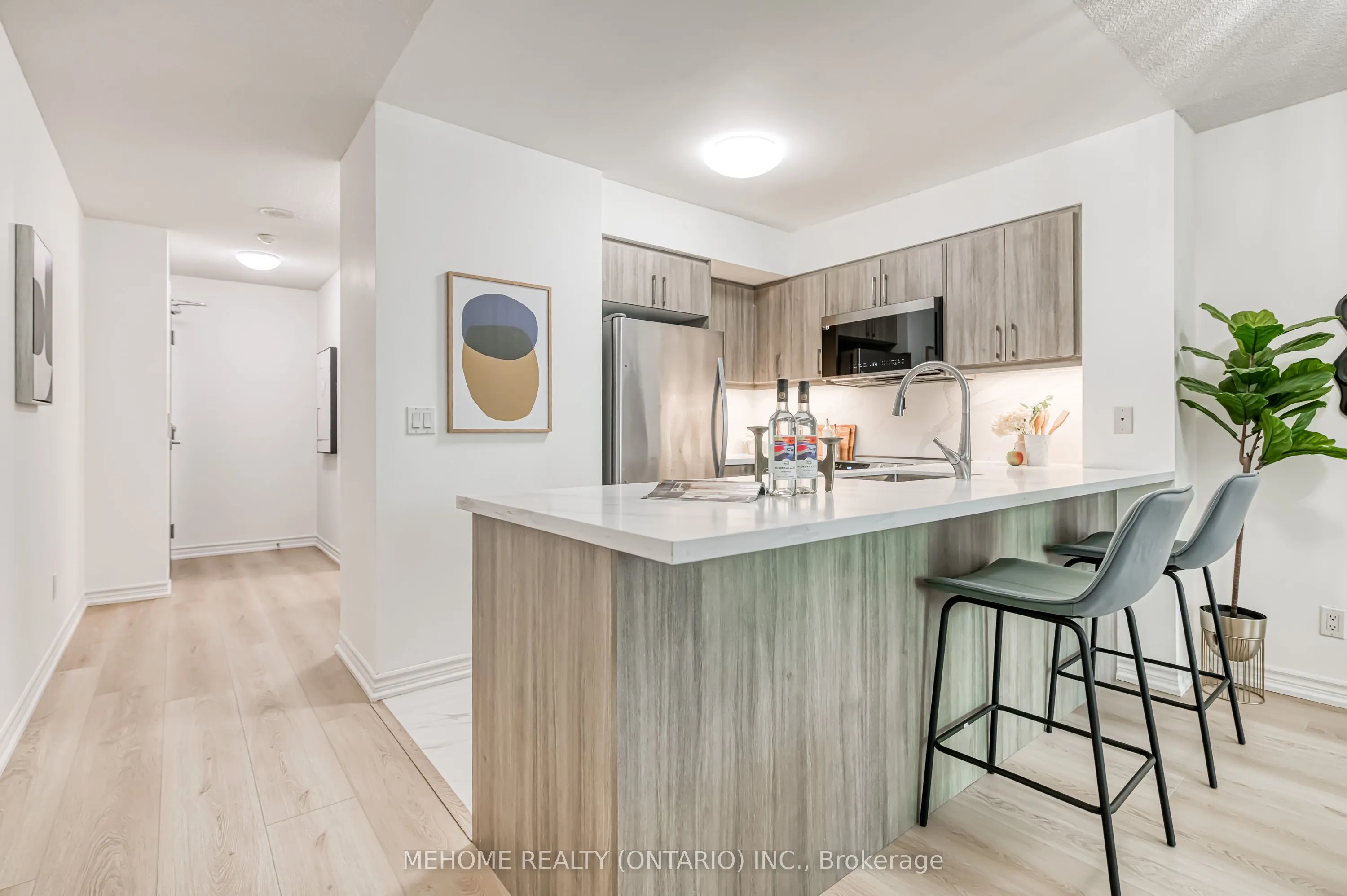 19 Grand Trunk Crescent, #702