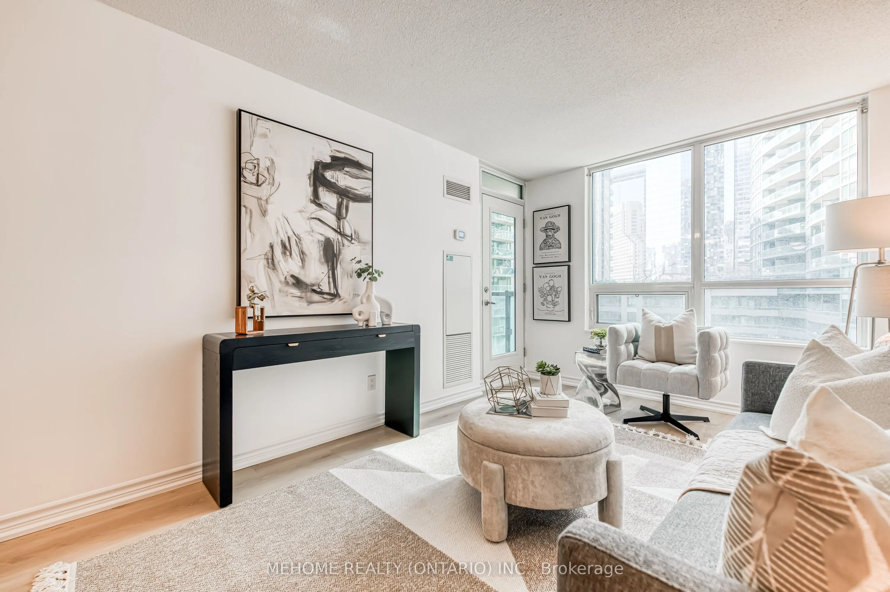 19 Grand Trunk Crescent, #702
