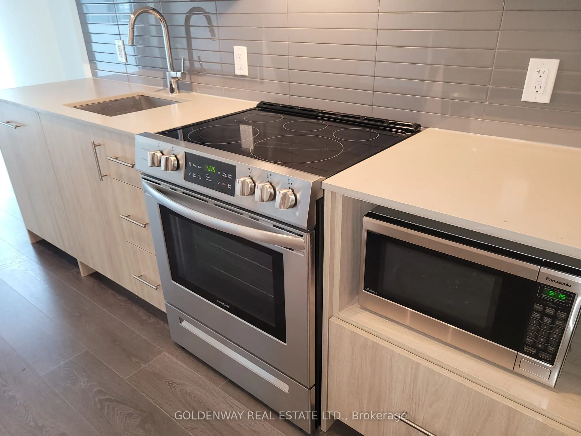 188 Fairview Mall Drive, #901
