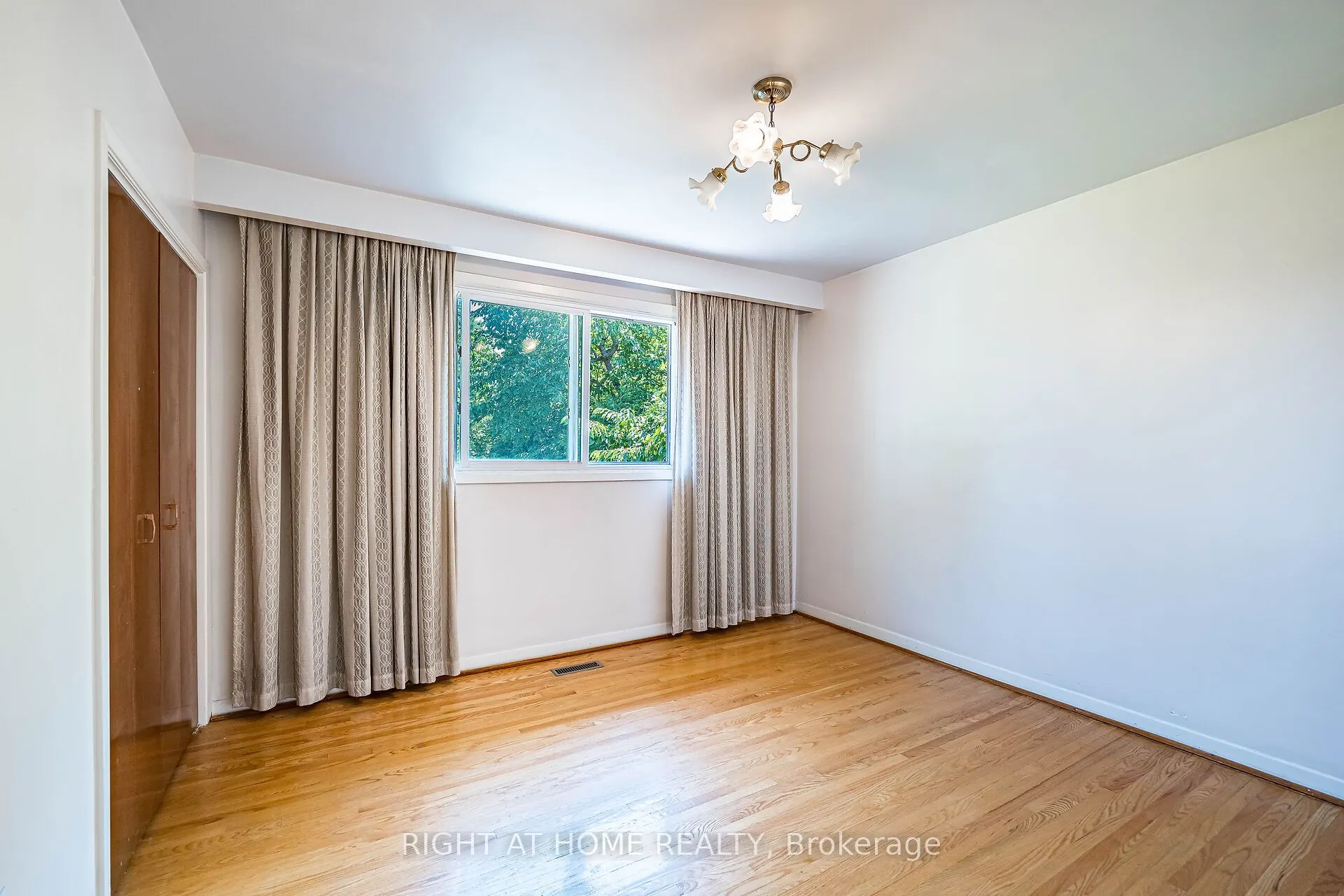 233 Faywood Boulevard