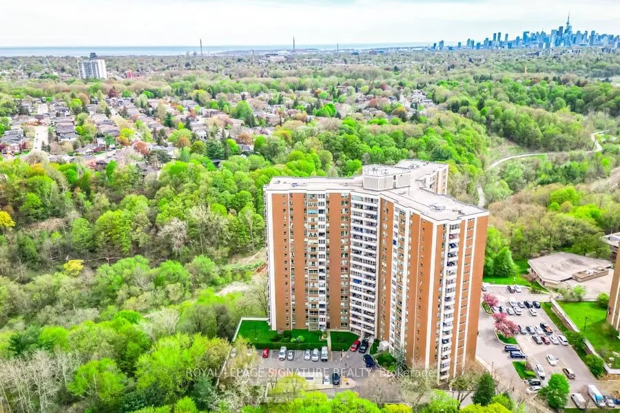 60 Pavane Linkway, #1914