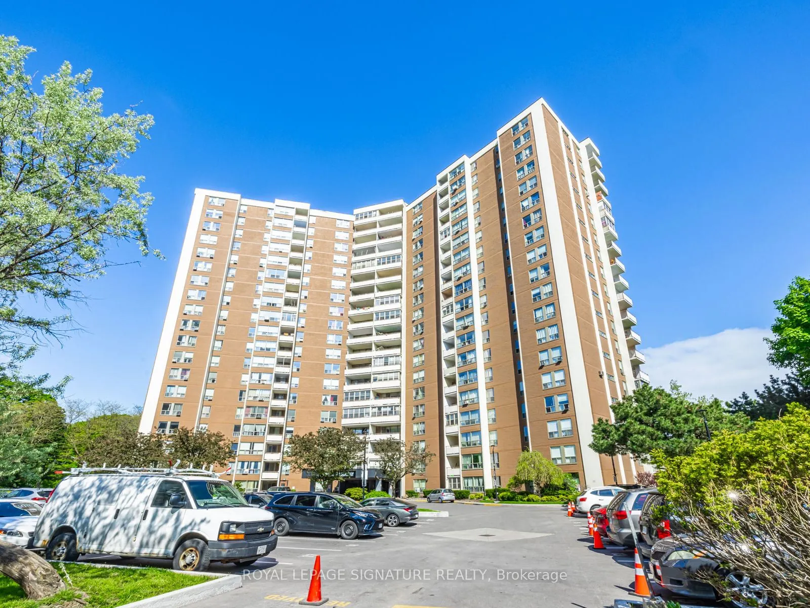 60 Pavane Linkway, #1914