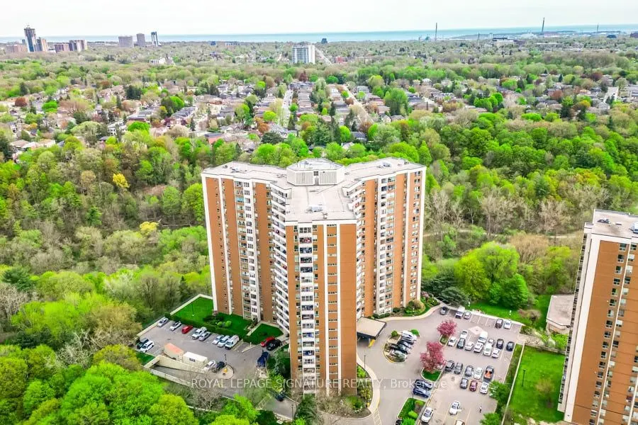 60 Pavane Linkway, #1914