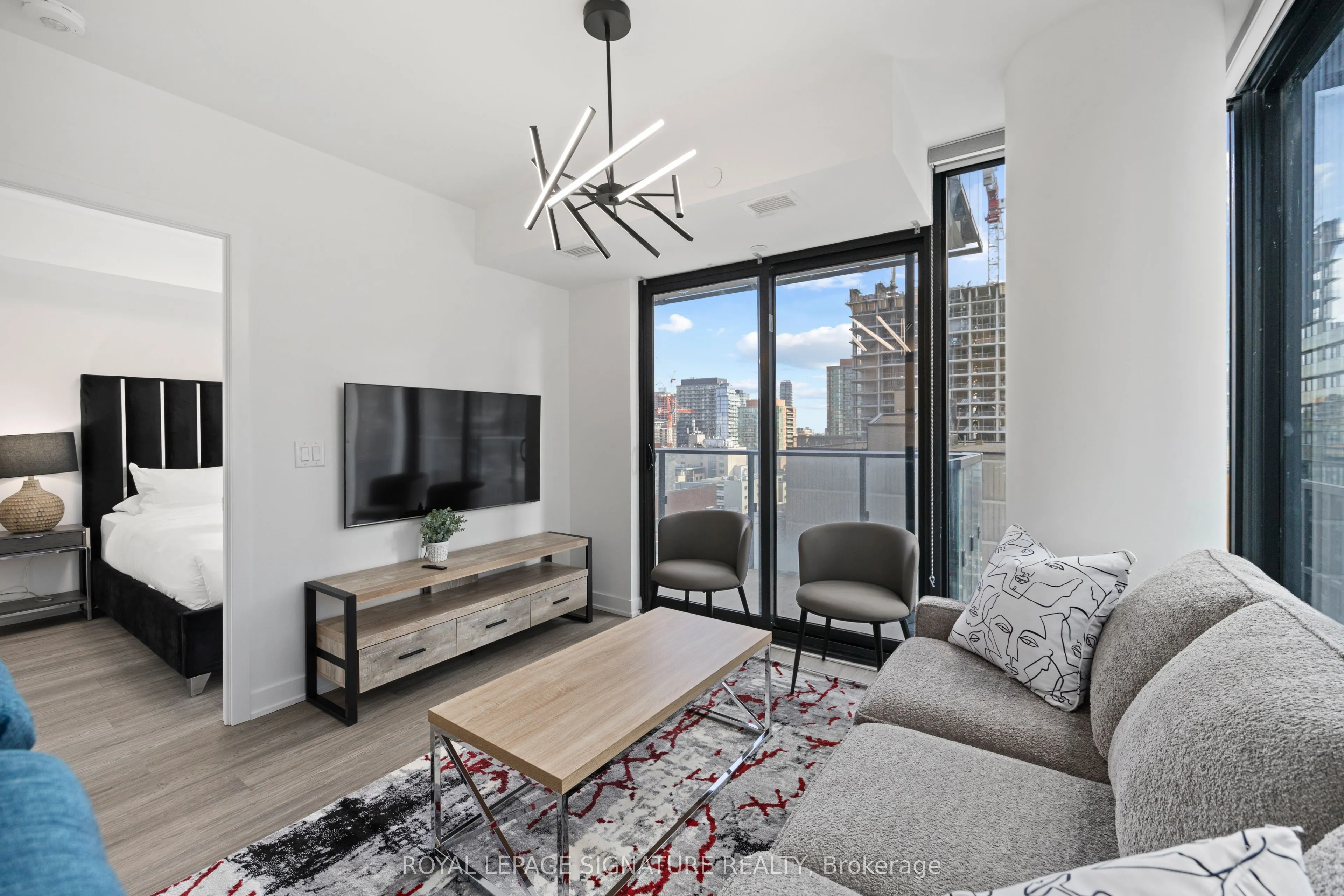 47 Mutual Street S, #1002