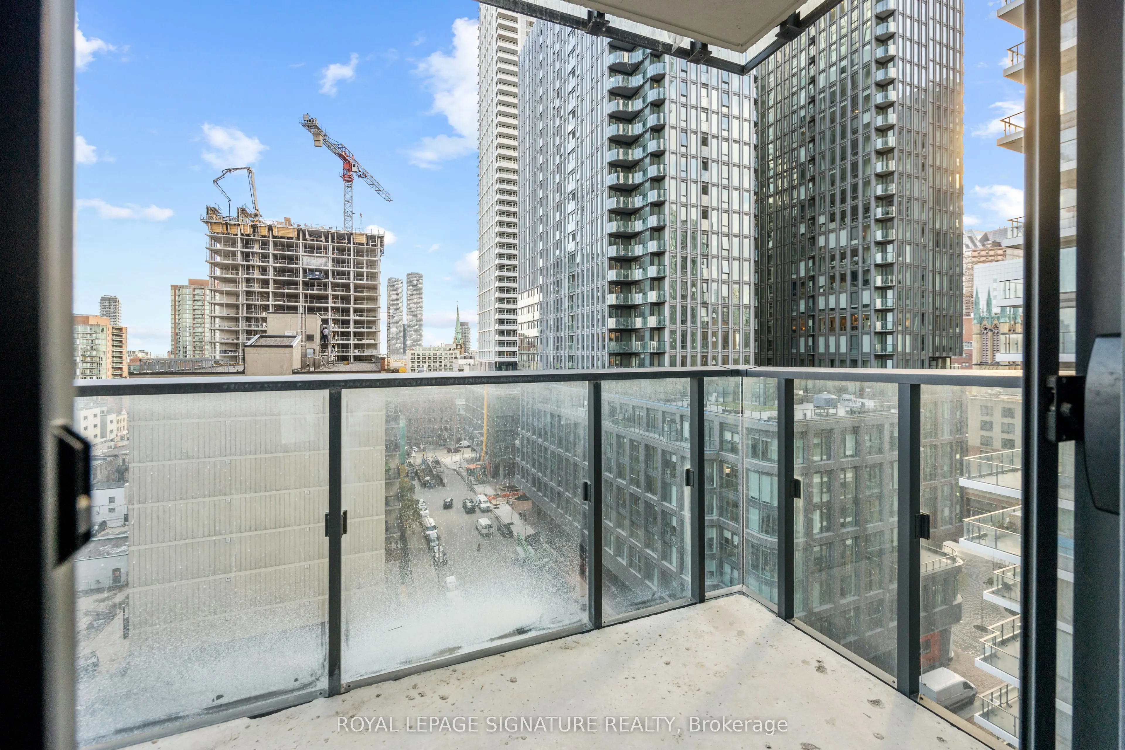 47 Mutual Street S, #1002
