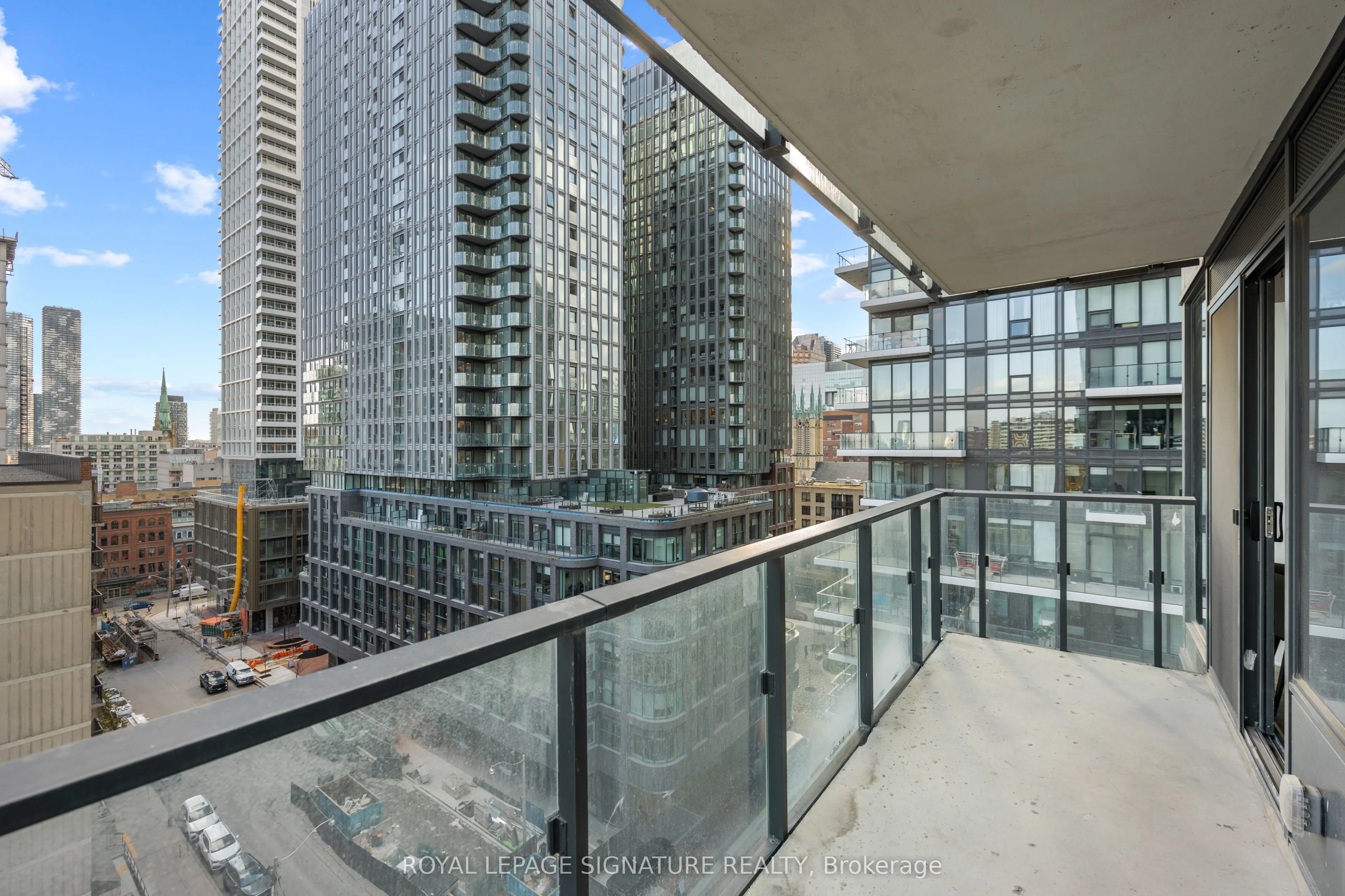 47 Mutual Street S, #1002