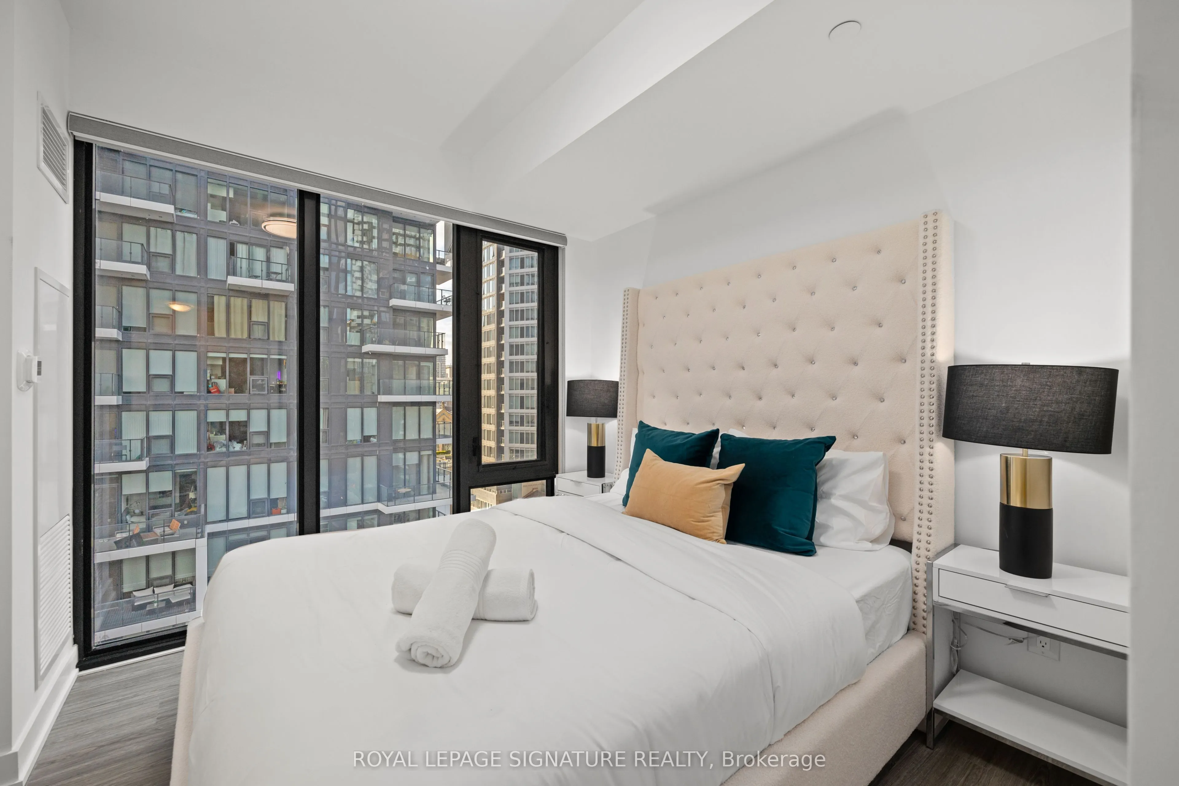 47 Mutual Street S, #1002