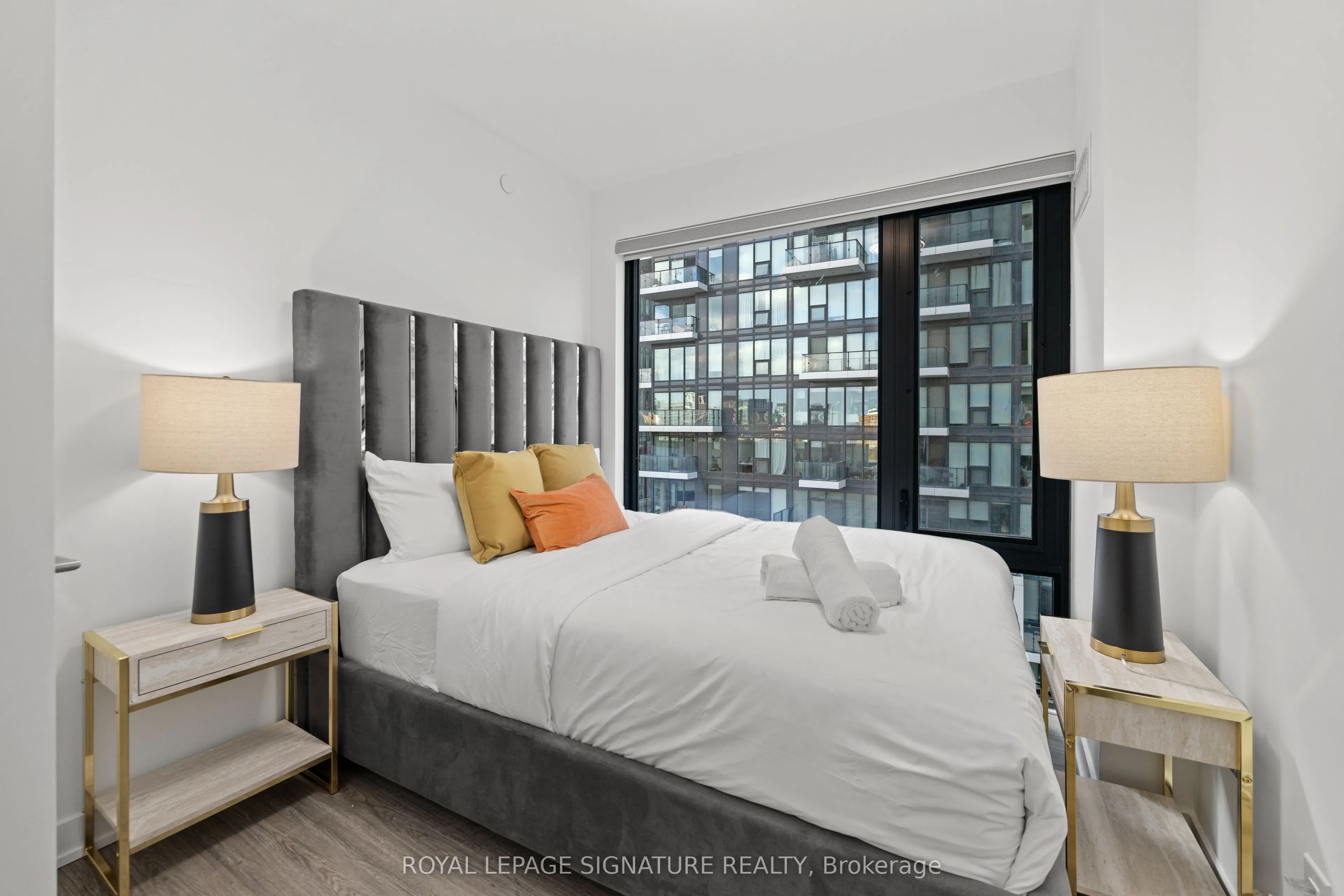 47 Mutual Street S, #1002