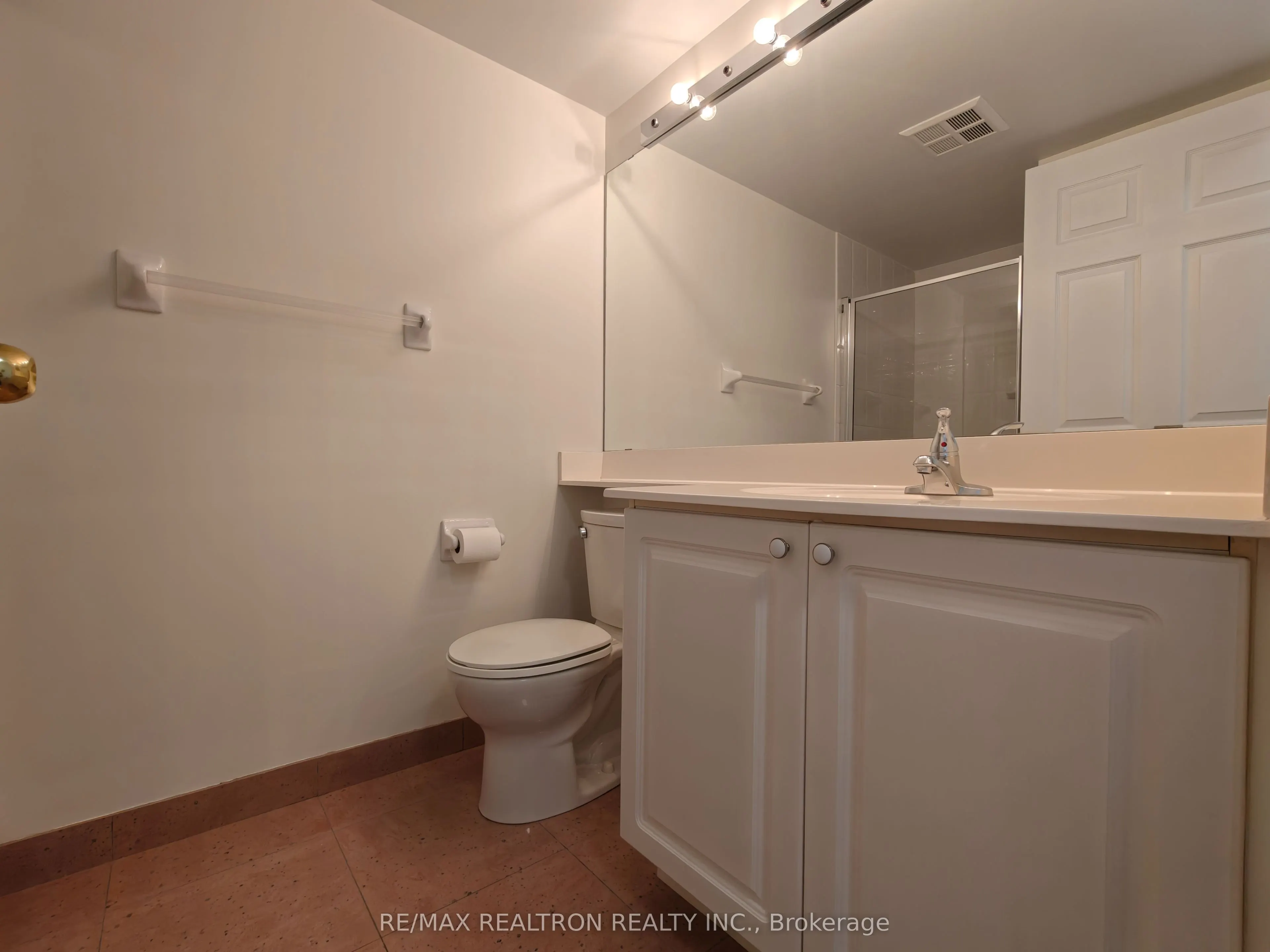 8 HILLCREST Avenue, #1611
