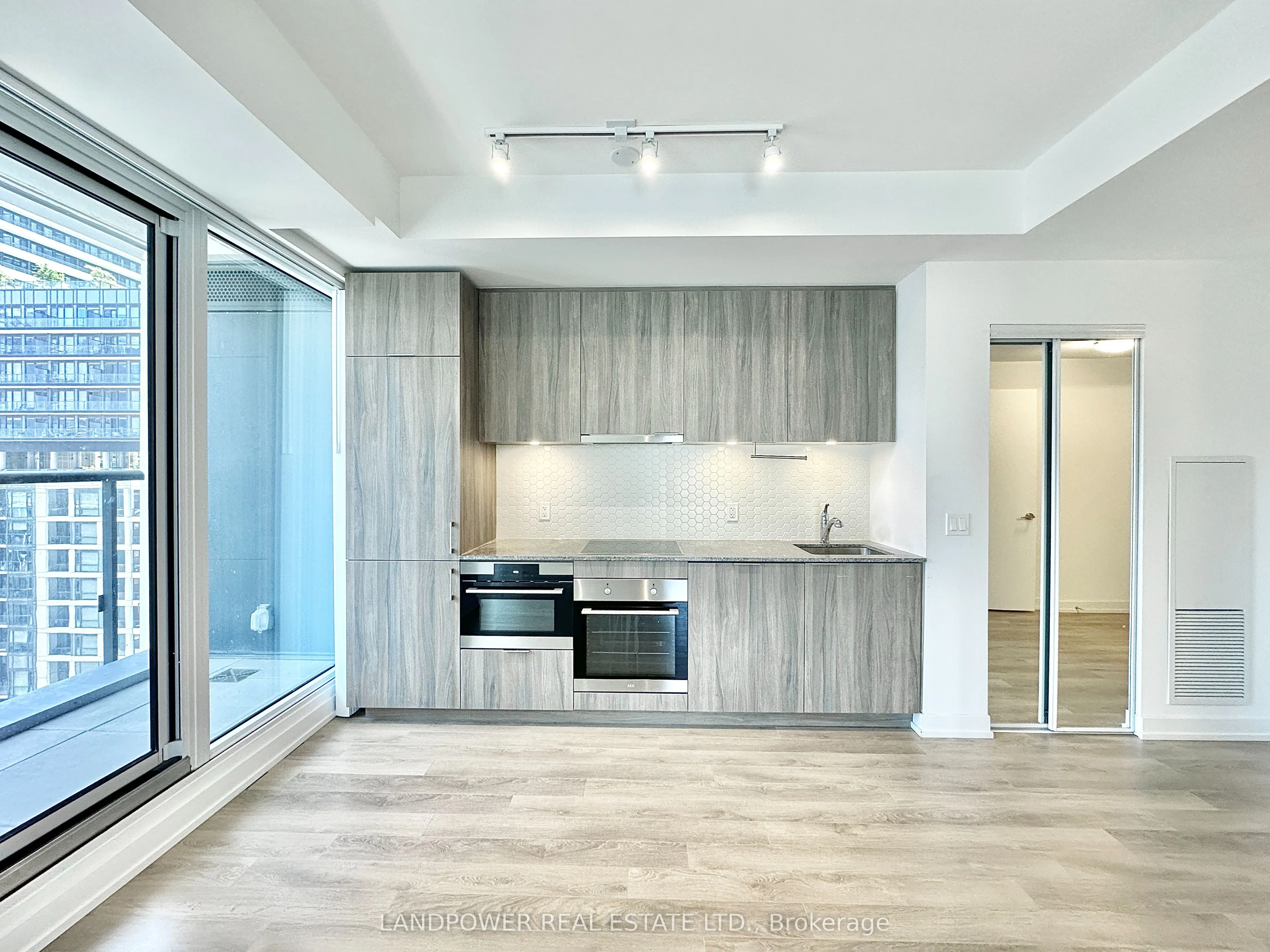 158 Front Street E, #1112