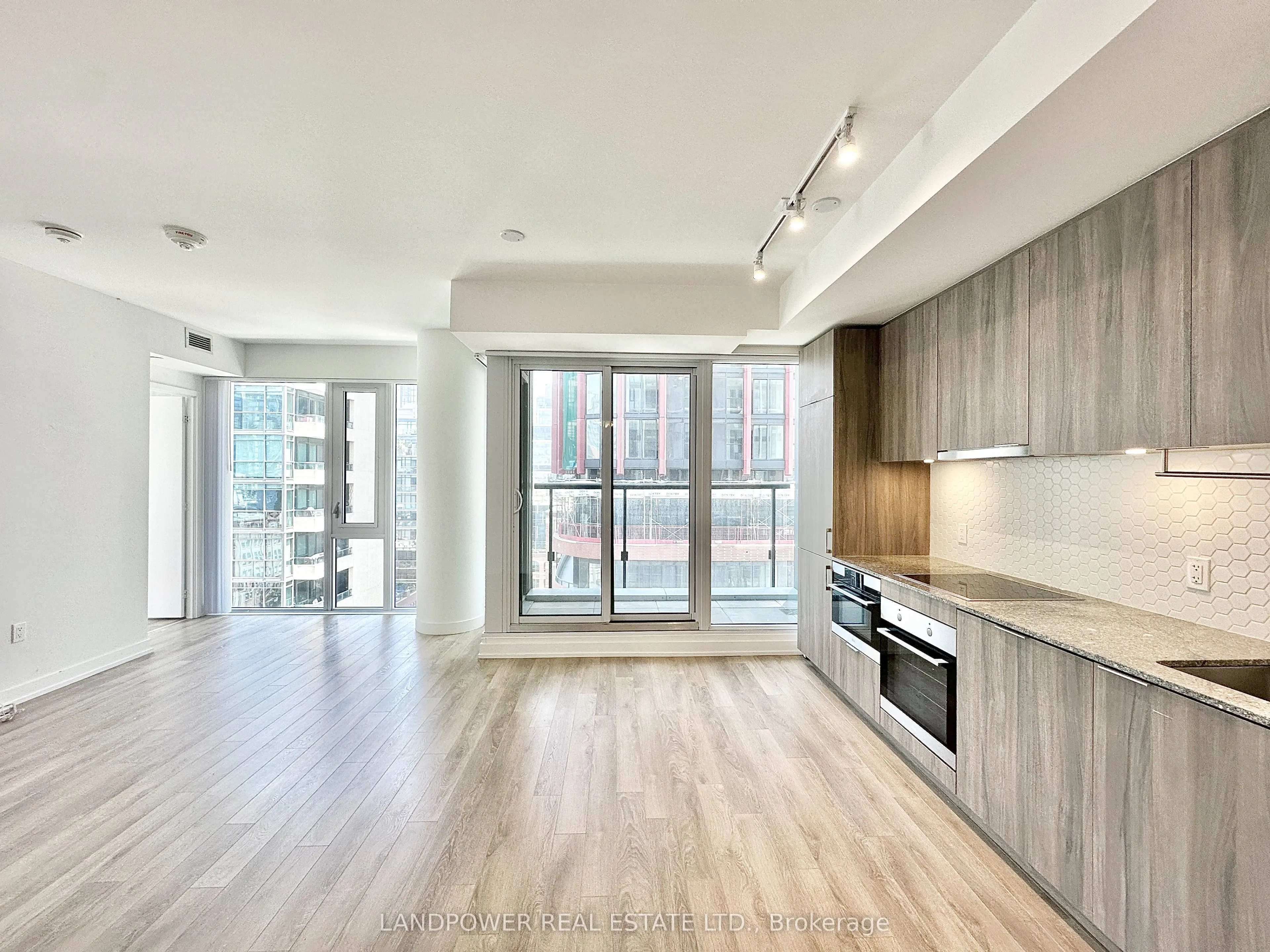 158 Front Street E, #1112