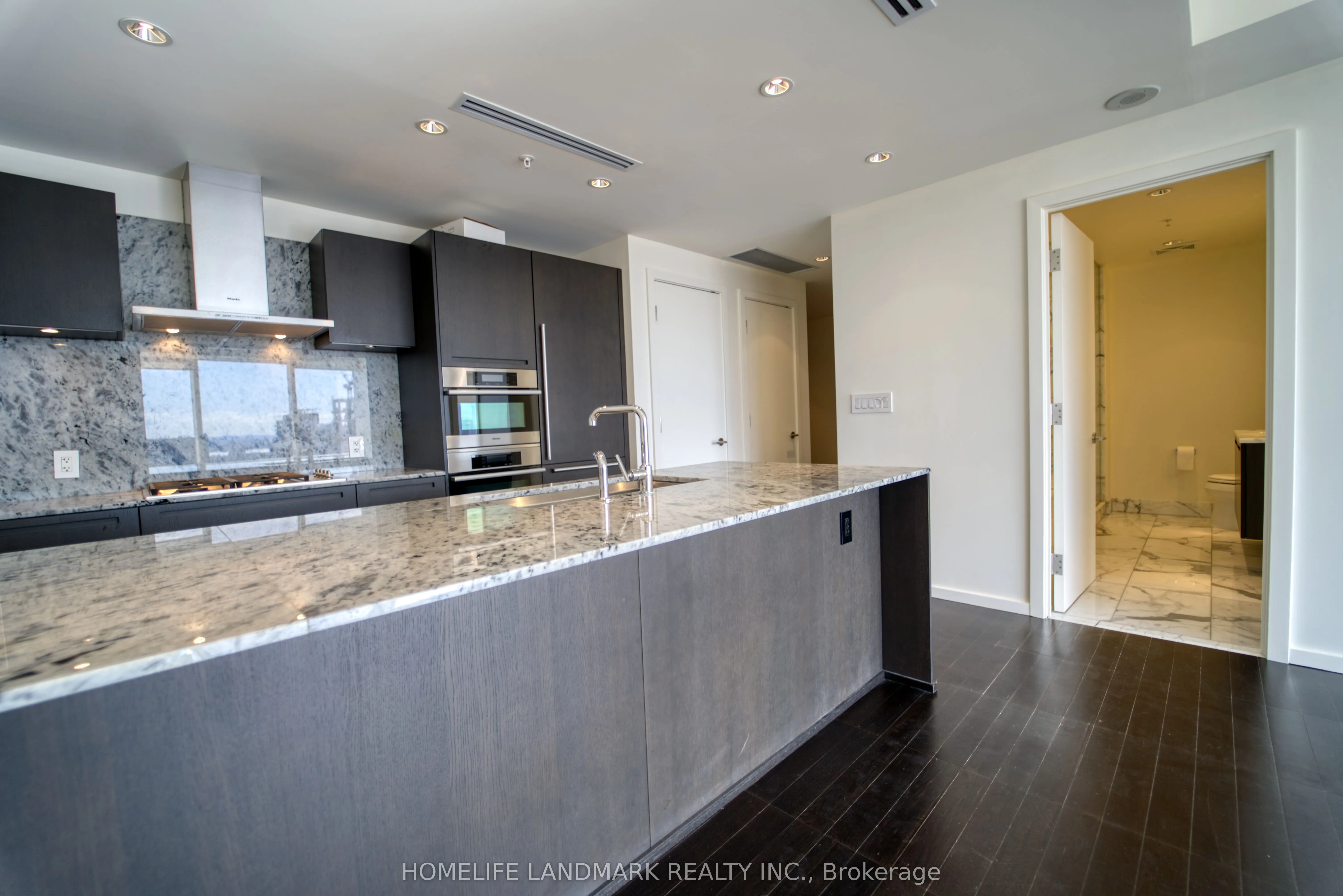 180 University Avenue, #4704
