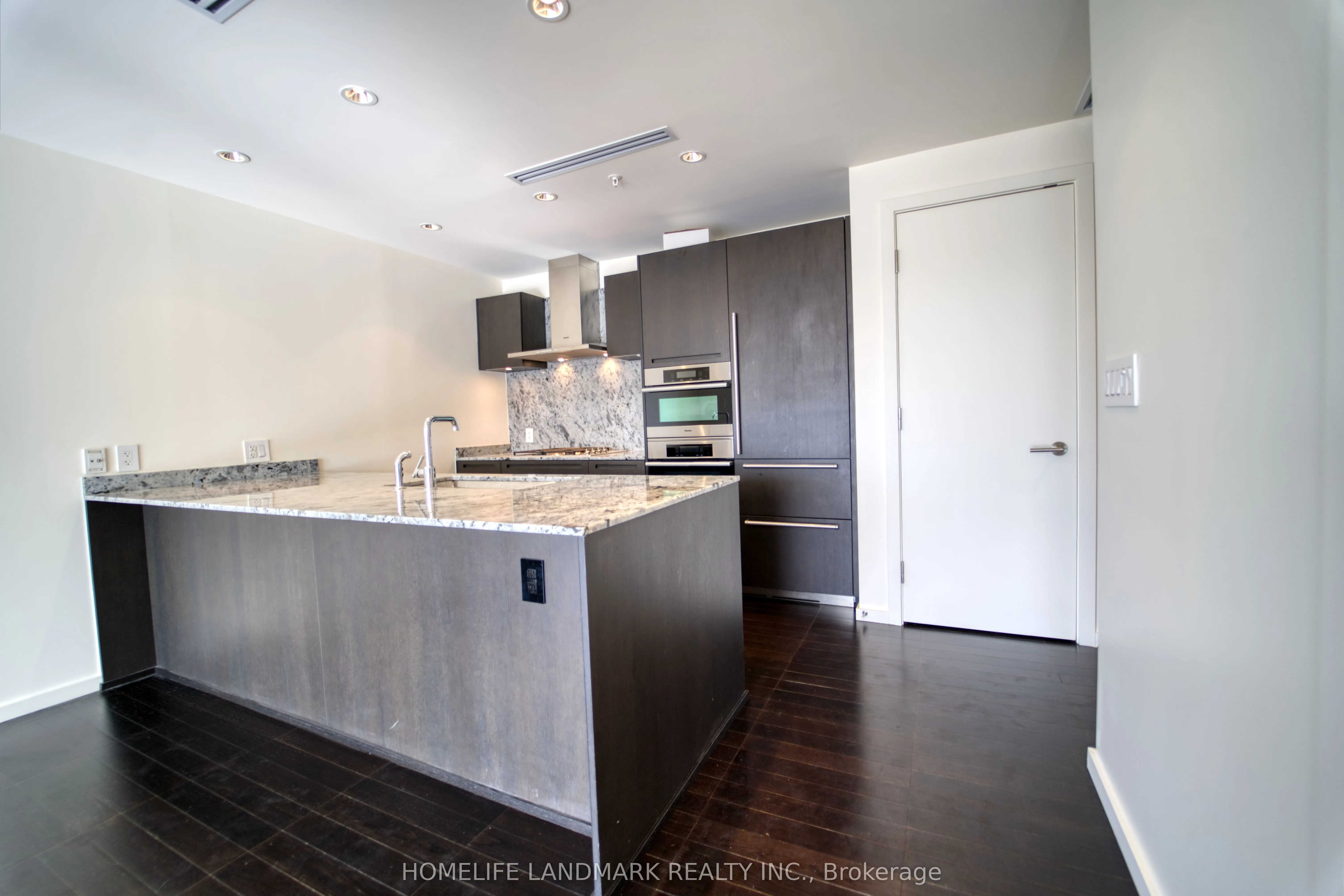 180 University Avenue, #4704