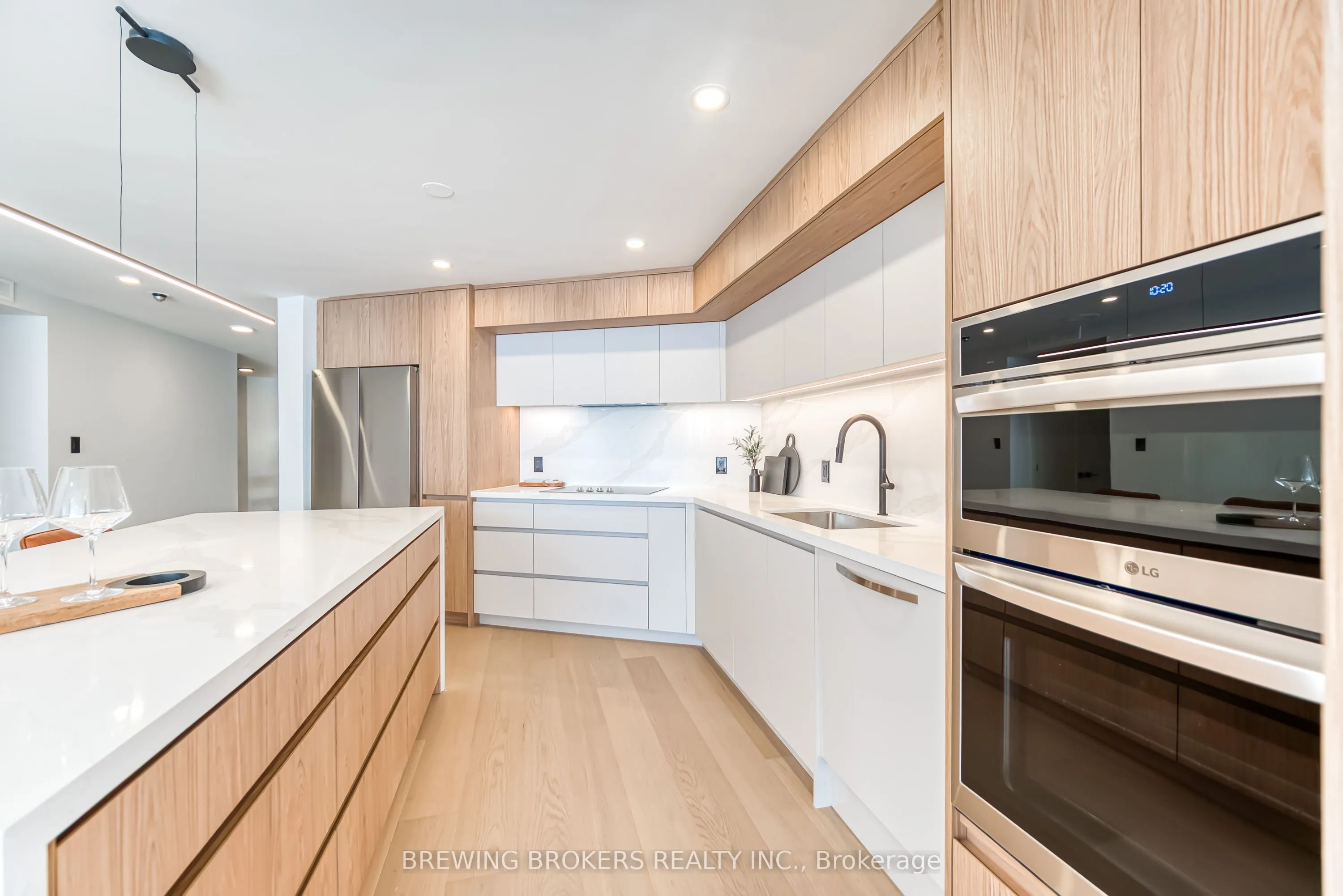 85 Skymark Drive, #501