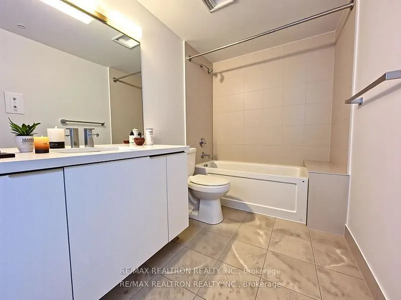 8 Eglinton Avenue, #5705