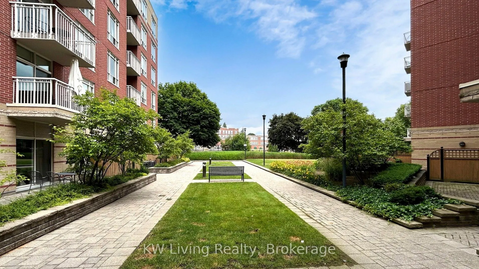 451 Rosewell Avenue, #608